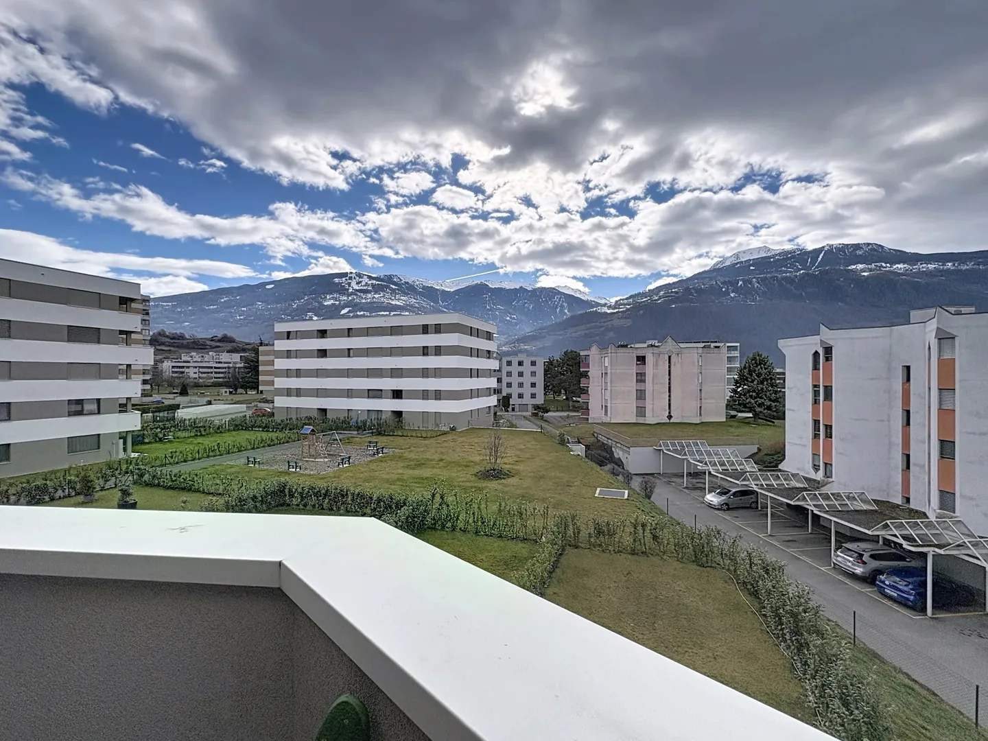 Moderne 3,5 Zimmer mit großer Terrasse - Foto 6 von 11