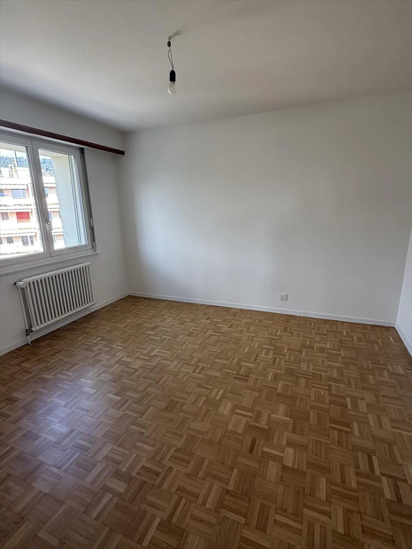 4.5 Room Apartment in Mont-sur-Rolle - Photo 9 of 13
