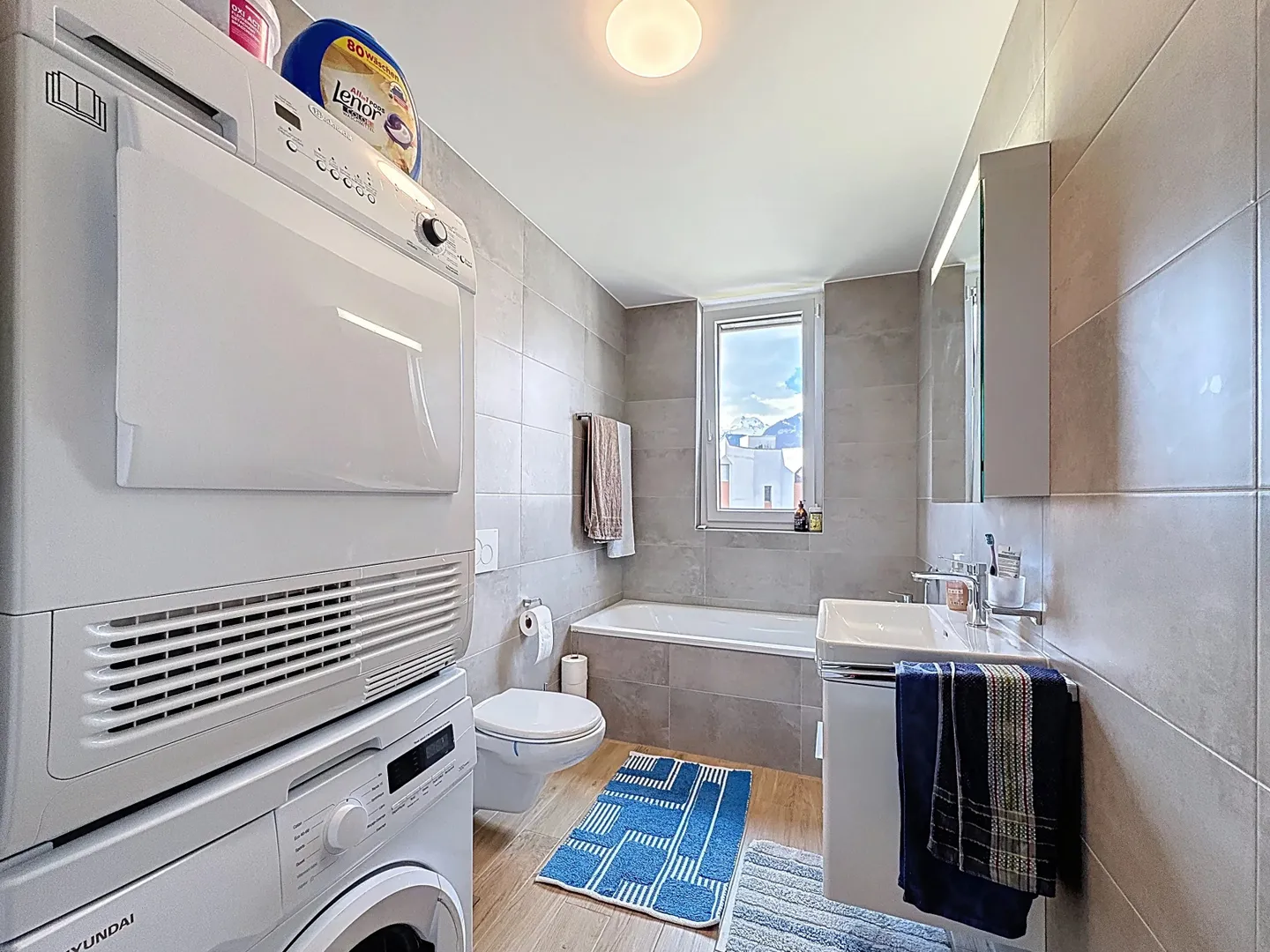 Moderne 3,5 Zimmer mit großer Terrasse - Foto 11 von 11