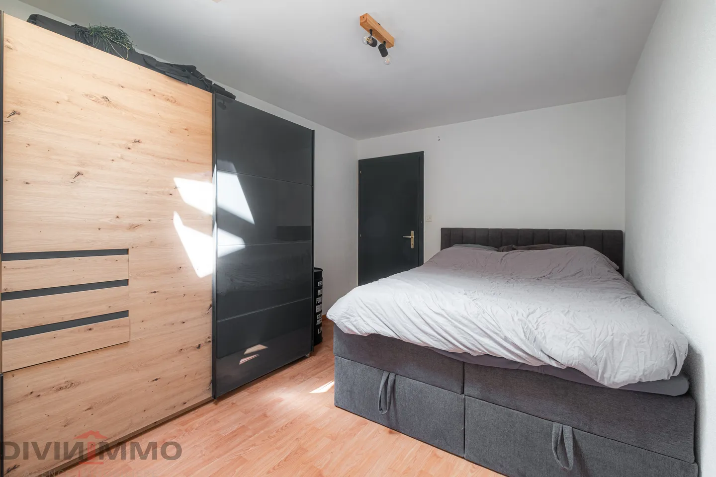 Row house for sale - Photo 7 of 11