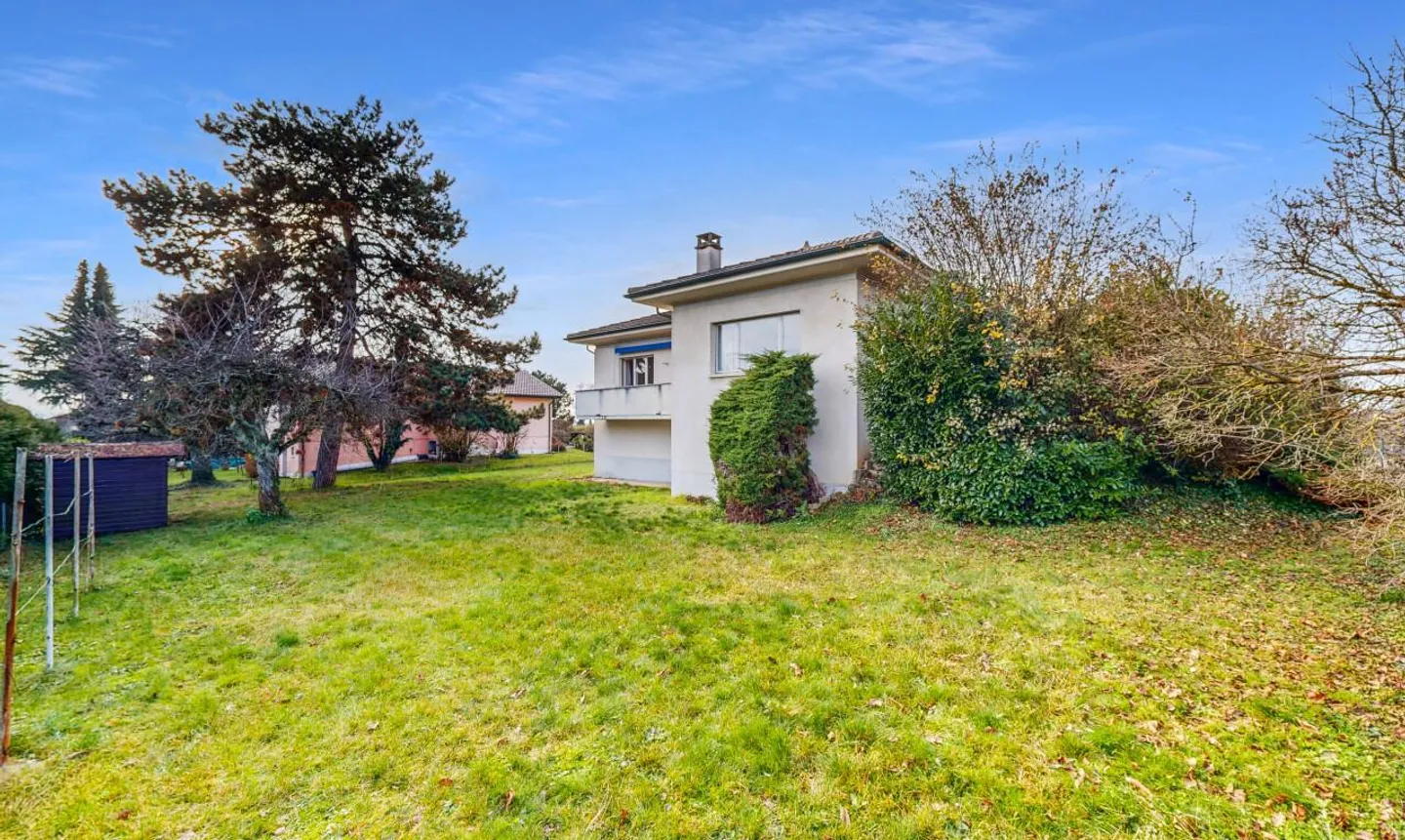 Detached house with great potential on a plot of 1,020 m² - Photo 1 of 11