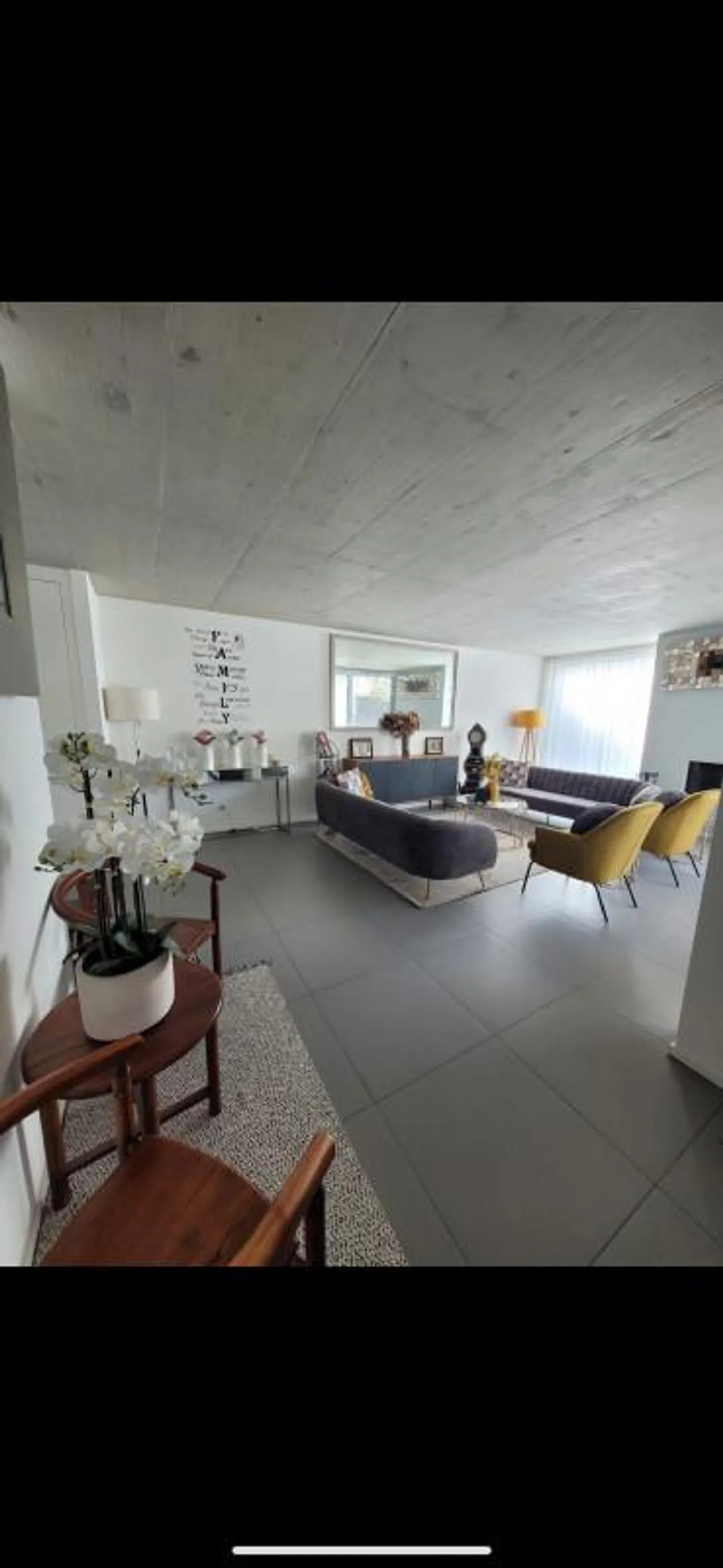 Modern House with Garden - Photo 1 of 10