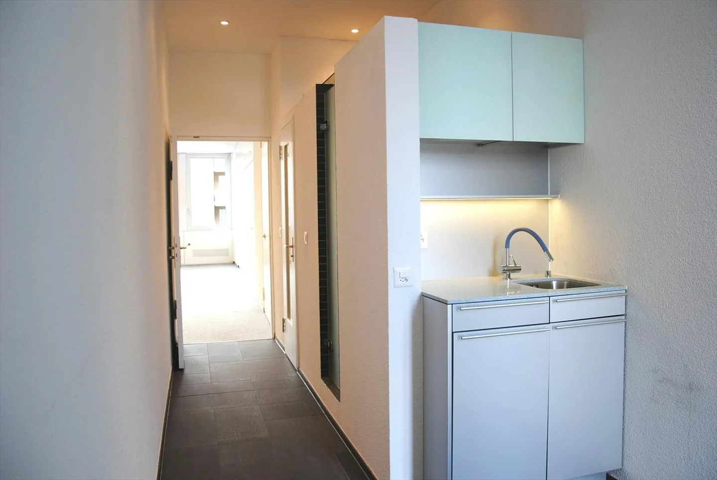 Zurigo Altstetten: Posizione eccellente - Attrezzante spazio ufficio/commerciale di 160 m² - Foto 6 di 8