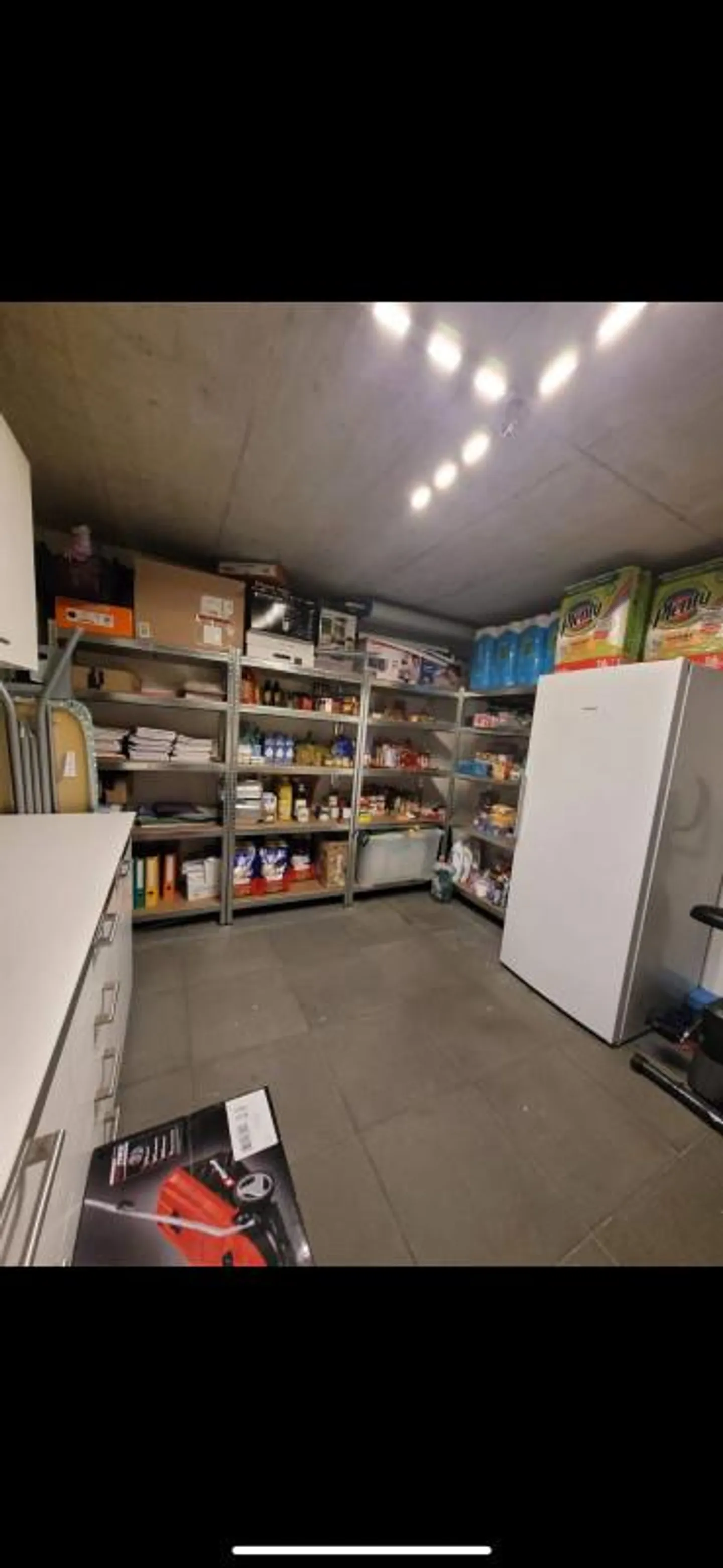 Modern House with Garden - Photo 10 of 10