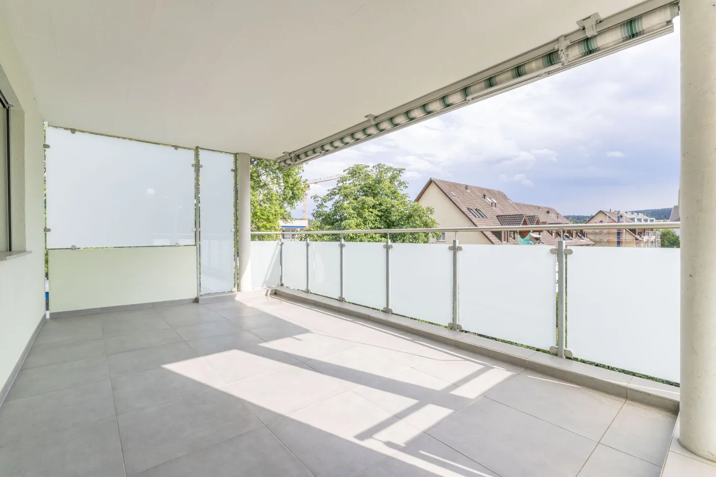Light-flooded 4.5-room apartment with covered balcony - Photo 14 of 17