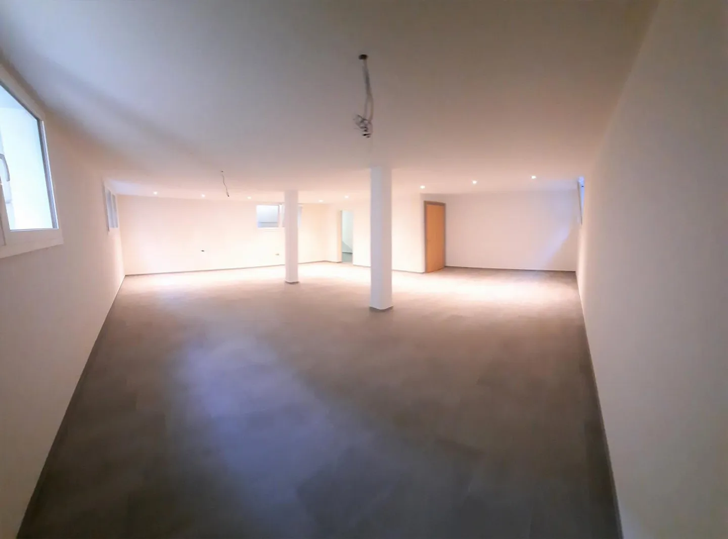 Lostallo, office with private service with shower - Photo 3 of 5