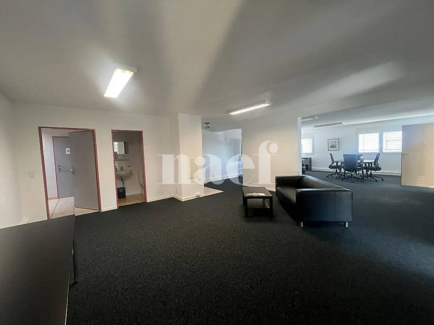 Bureau Spacieux à Louer - Photo 2 sur 6