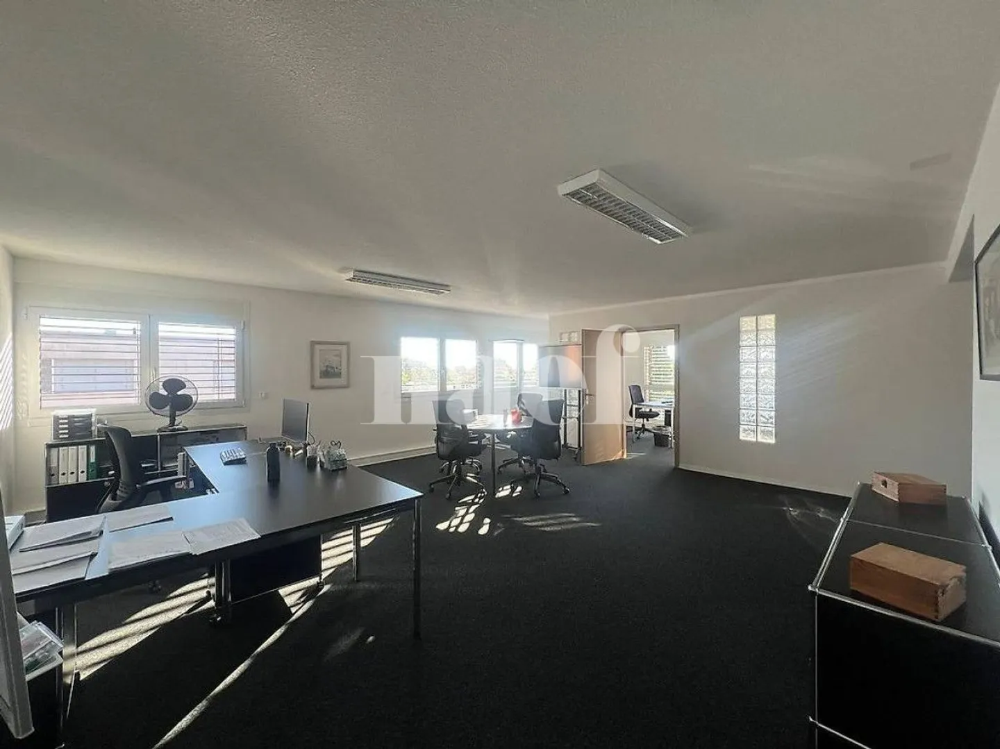 Bureau Spacieux à Louer - Photo 3 sur 6
