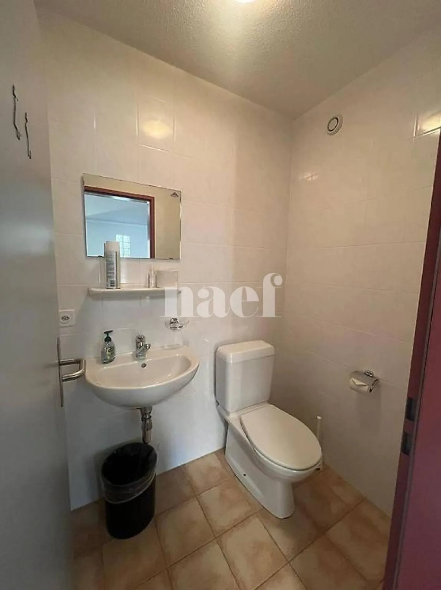 Bureau Spacieux à Louer - Photo 6 sur 6