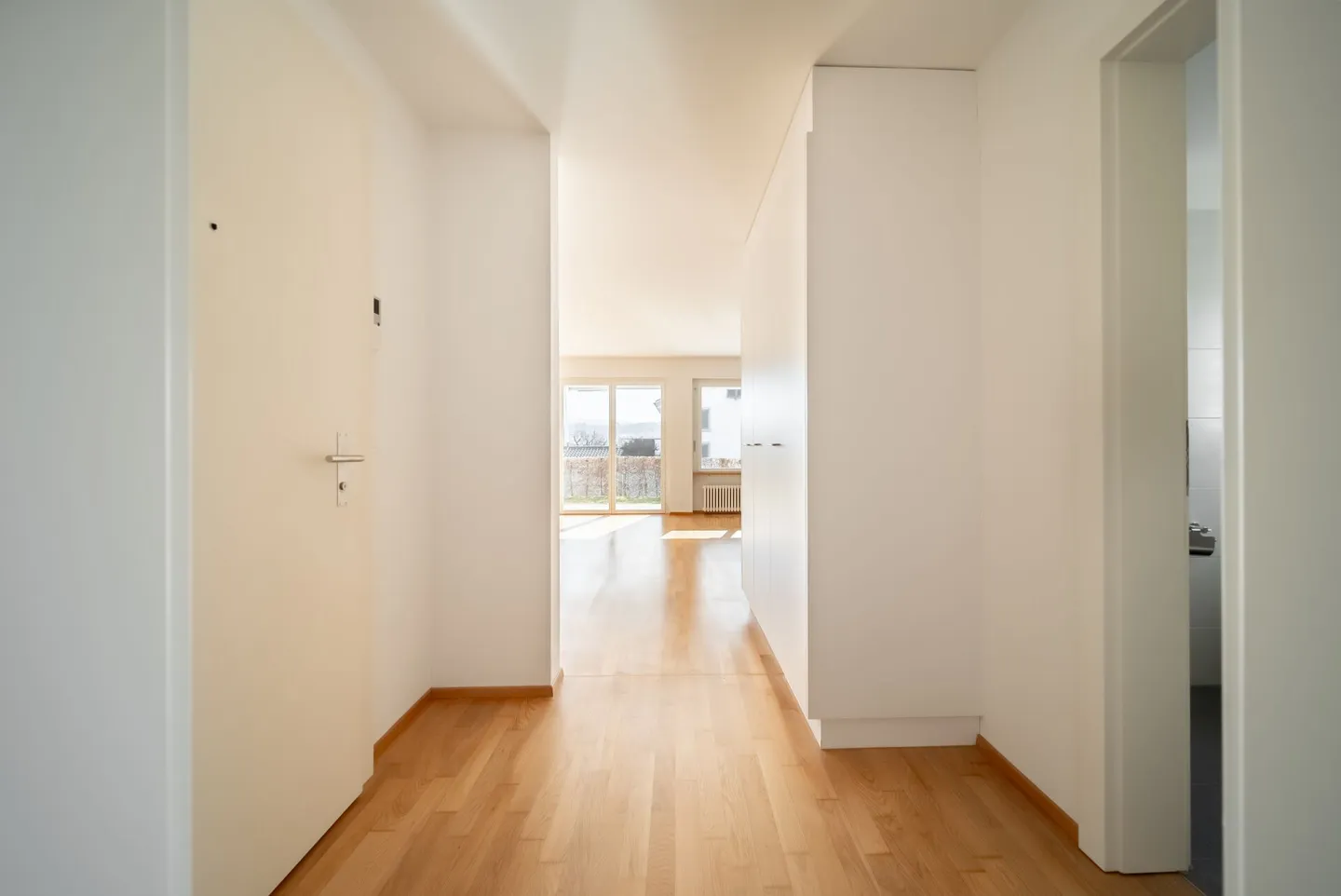 Vue sur le lac de rêve : appartement de 2,5 pièces avec espace jardin - Photo 7 sur 8