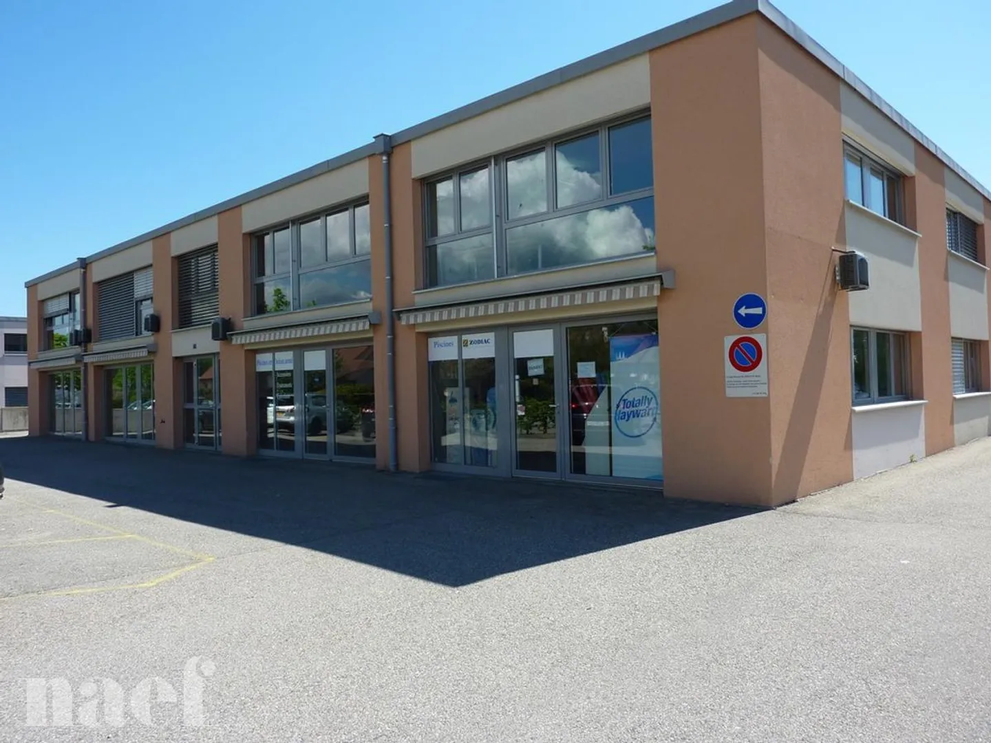 Bureau Spacieux à Louer - Photo 1 sur 6