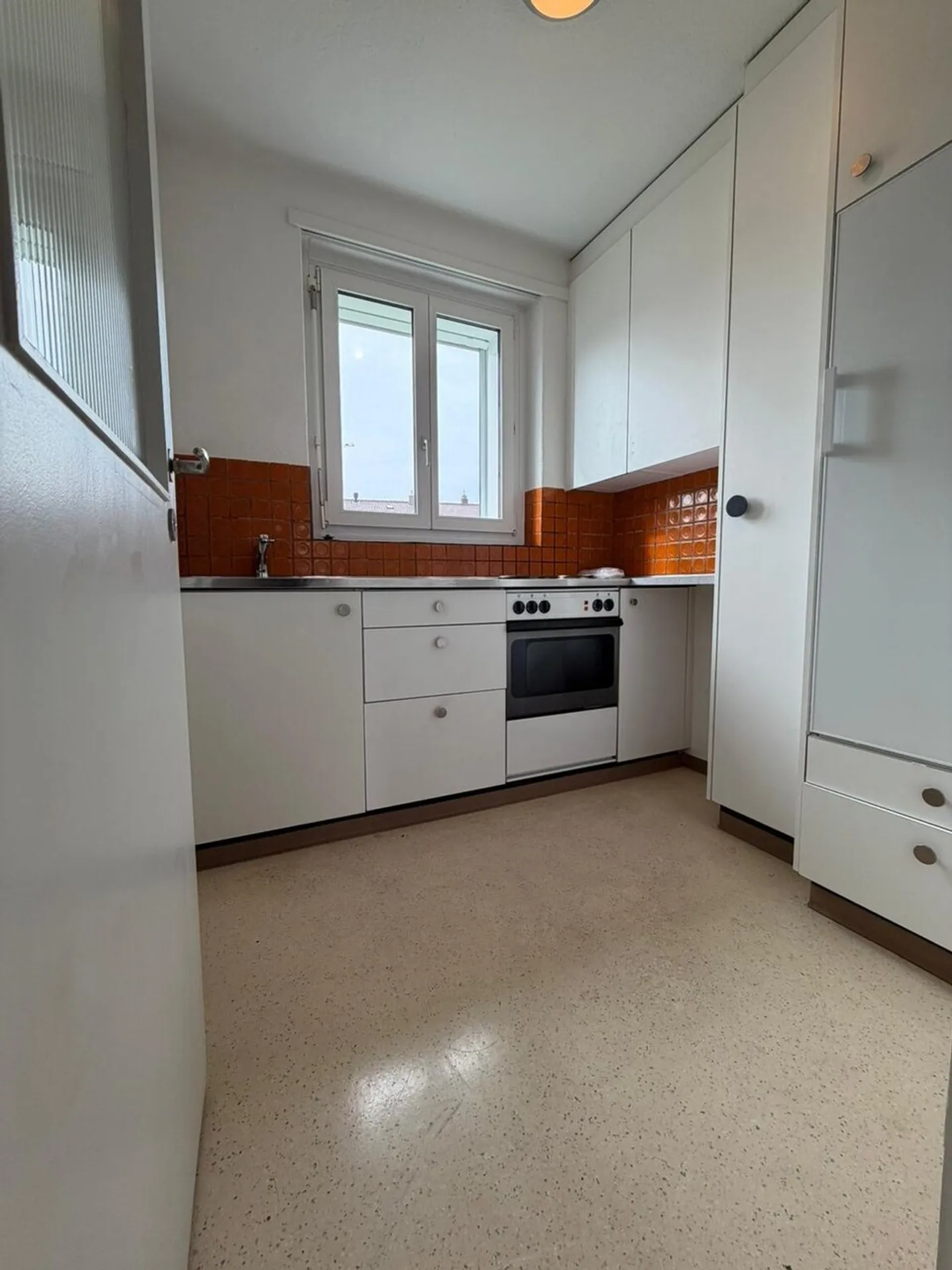 Appartement confortable de 3,5 pièces avec balcon et ascenseur à Ostermundigen - Photo 2 sur 8