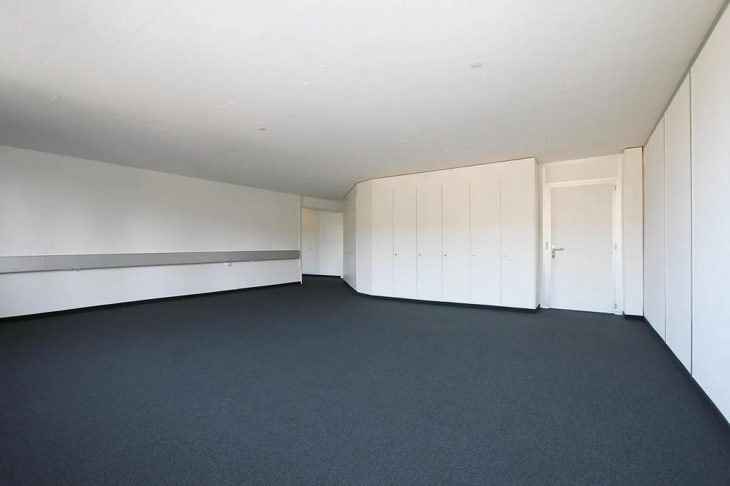 Attraktiver Standort mit sehr guter Infrastruktur - Foto 3 von 6