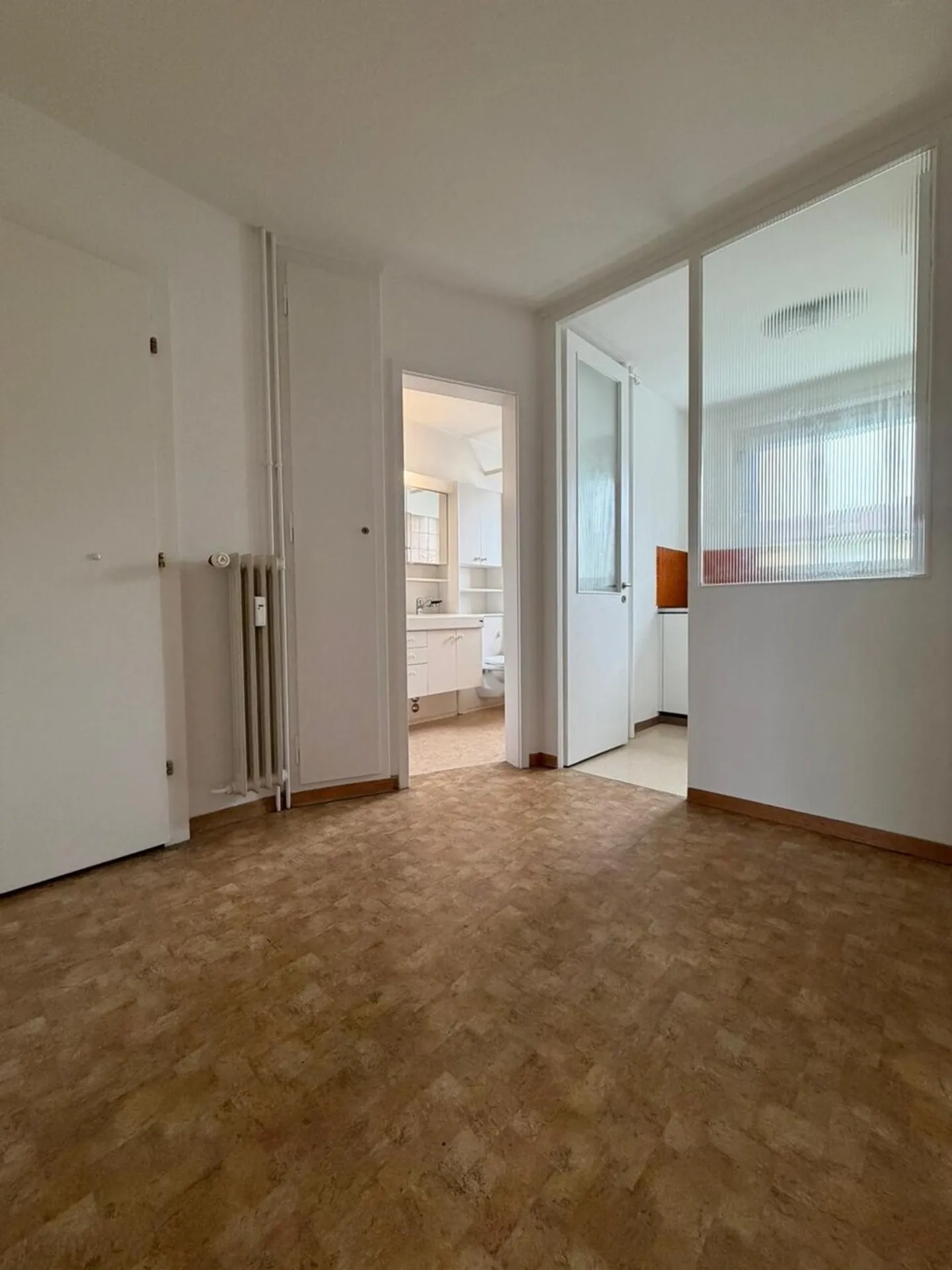 Appartement confortable de 3,5 pièces avec balcon et ascenseur à Ostermundigen - Photo 5 sur 8