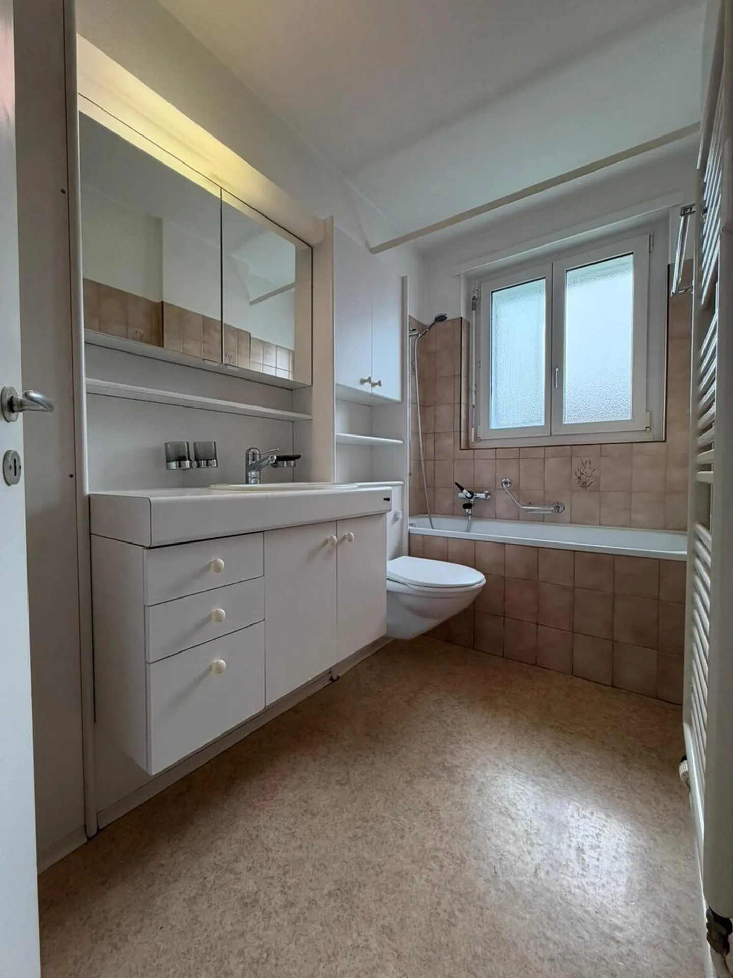 Appartement confortable de 3,5 pièces avec balcon et ascenseur à Ostermundigen - Photo 7 sur 8