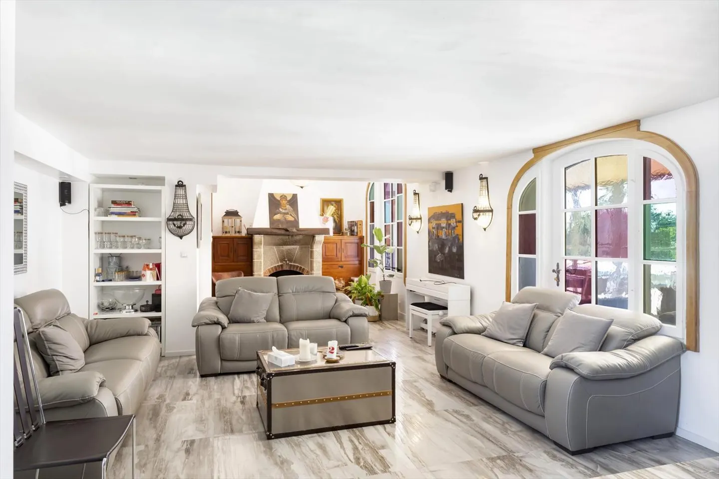 Family Property in the Heart of Jouxtens-Mézery - Photo 2 of 11