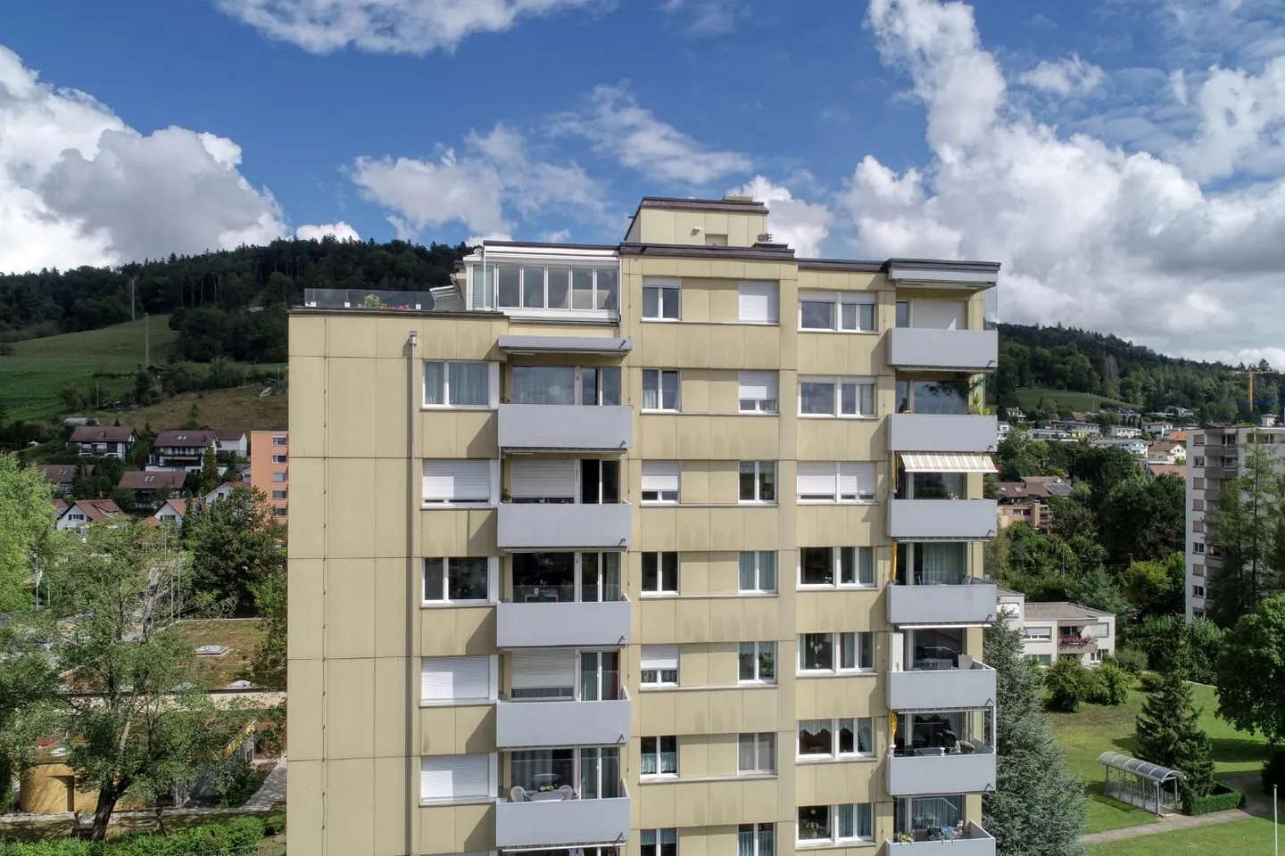 Belle grande appartement en attique avec une énorme terrasse - Photo 1 sur 5
