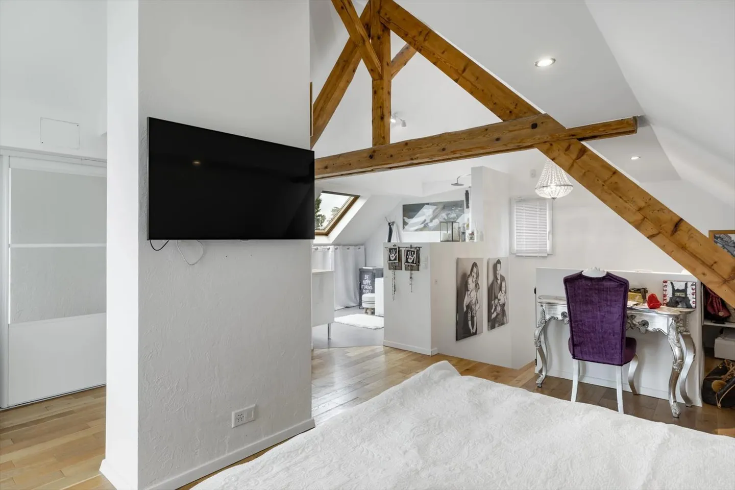 Family Property in the Heart of Jouxtens-Mézery - Photo 5 of 11