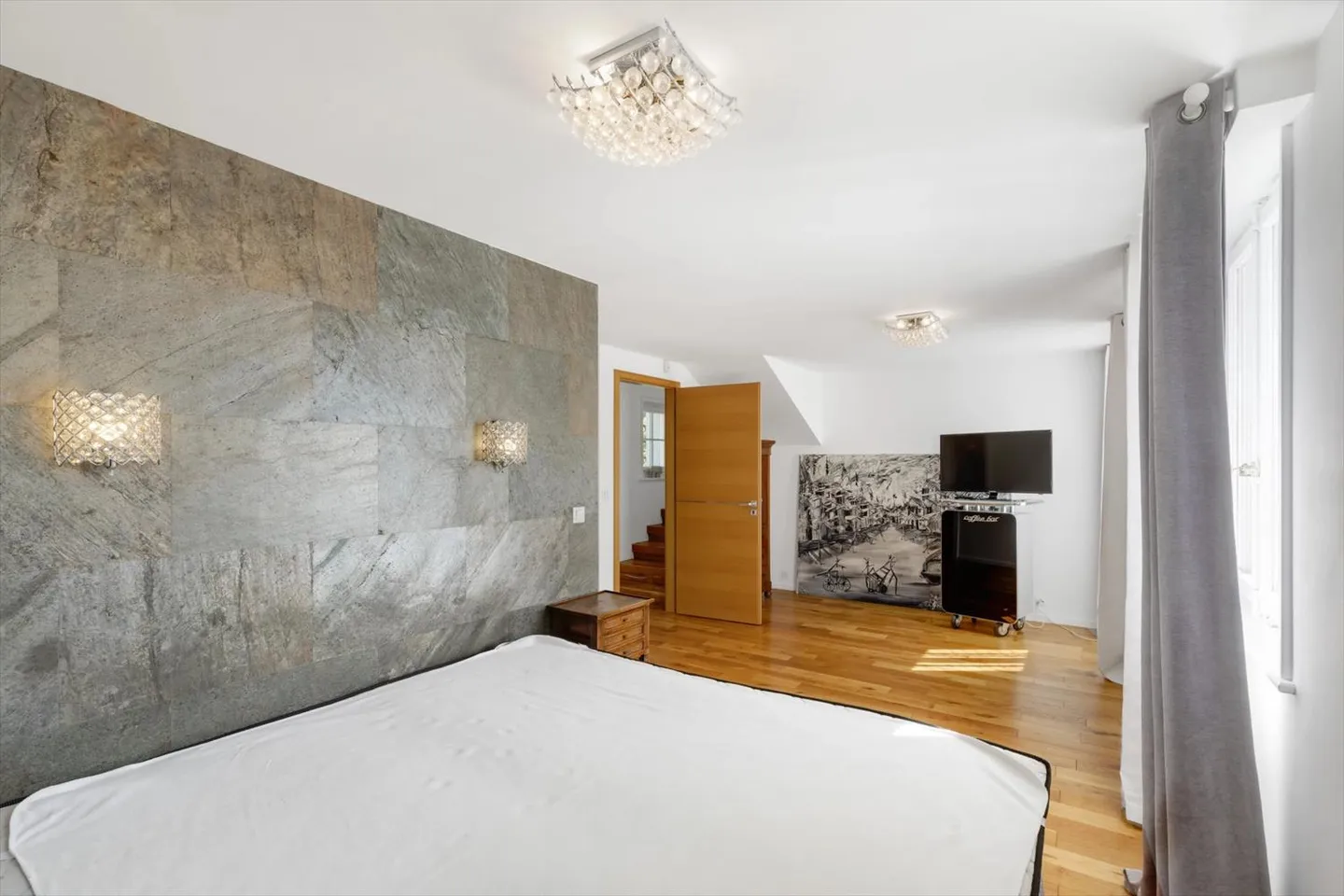 Family Property in the Heart of Jouxtens-Mézery - Photo 8 of 11