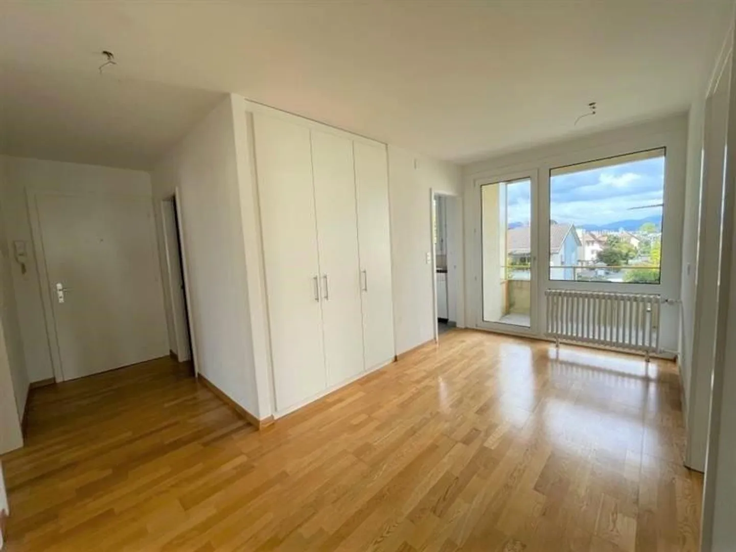 Perfect for singles and couples - Photo 2 of 8