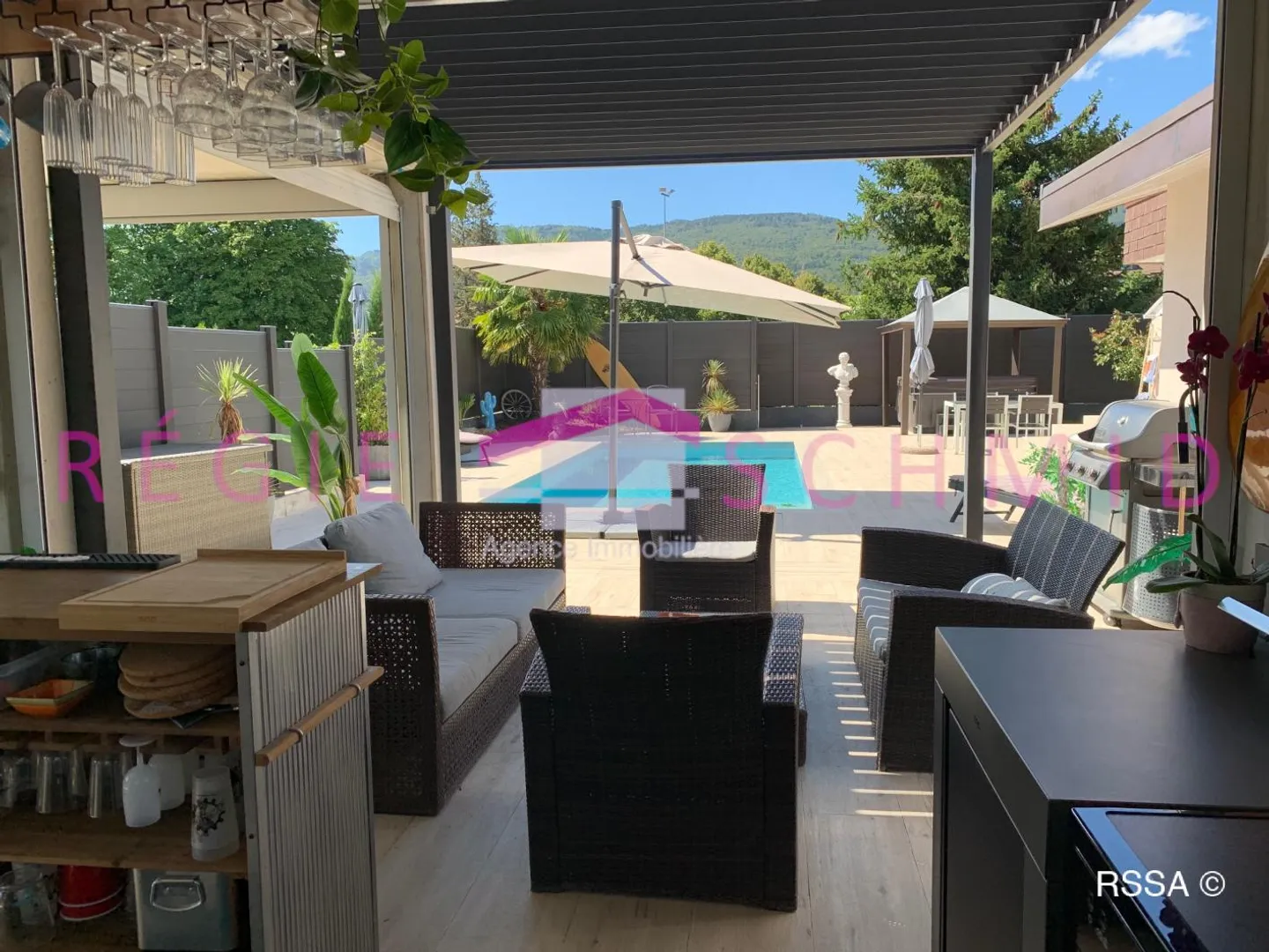 Villa indipendente in posizione tranquilla con vista aperta - Foto 2 di 9