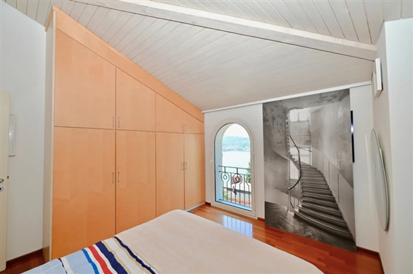 Appartamento con vista mozzafiato sul lago di Lugano e sulla città - Foto 9 di 15