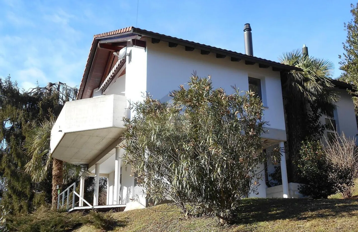 SPAZIOSA E SOLEGGIATO CON TERRENO - Foto 3 di 6