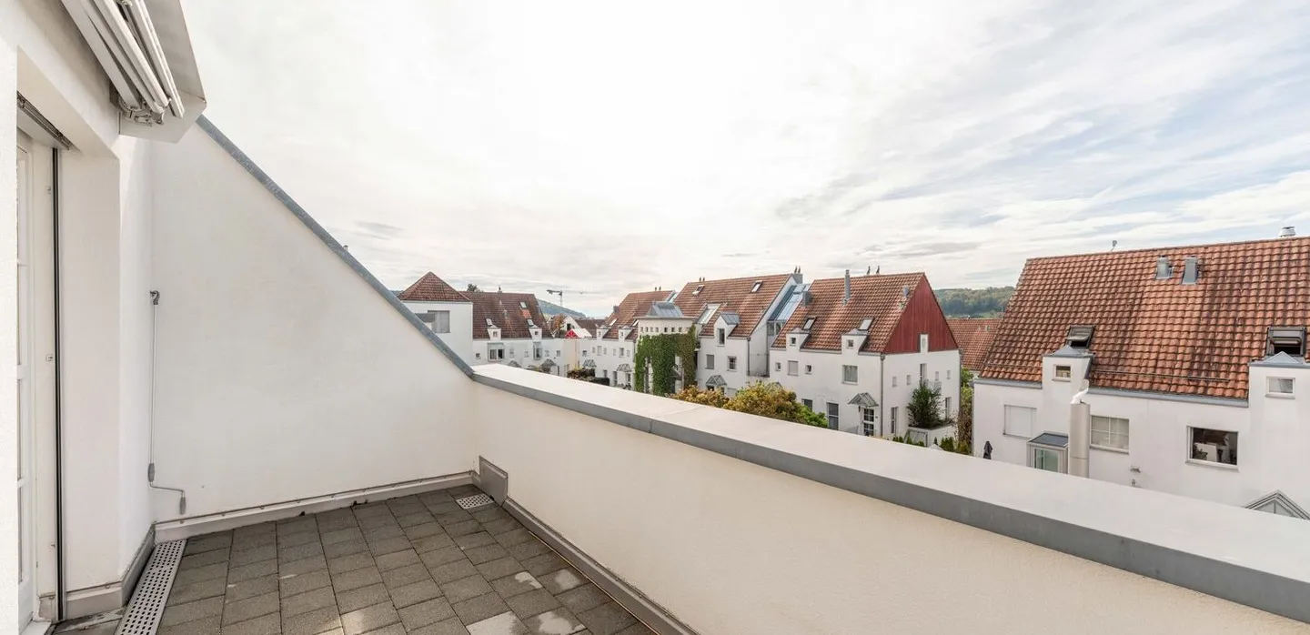 Freshly renovated duplex/maisonette apartment in Bonstetten - Photo 3 of 9