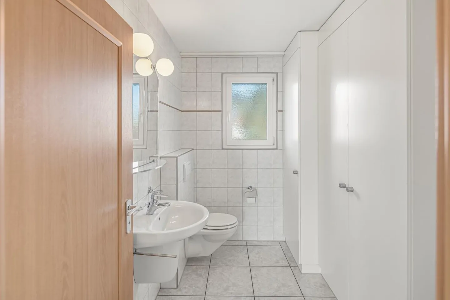 Great 5 ½ Attic Apartment with over 150 m² of Net Living Space! - Photo 10 of 20