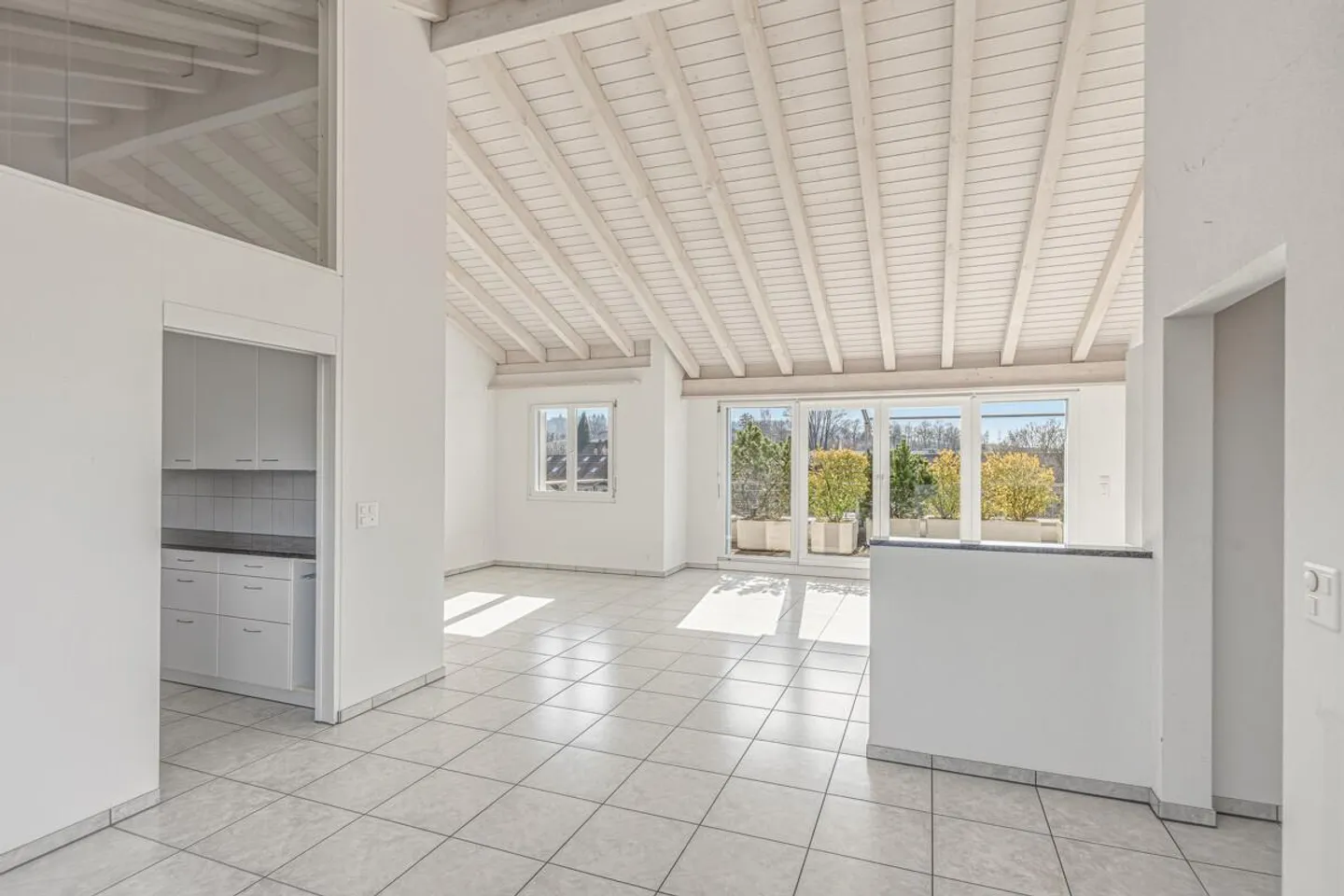 Great 5 ½ Attic Apartment with over 150 m² of Net Living Space! - Photo 12 of 20