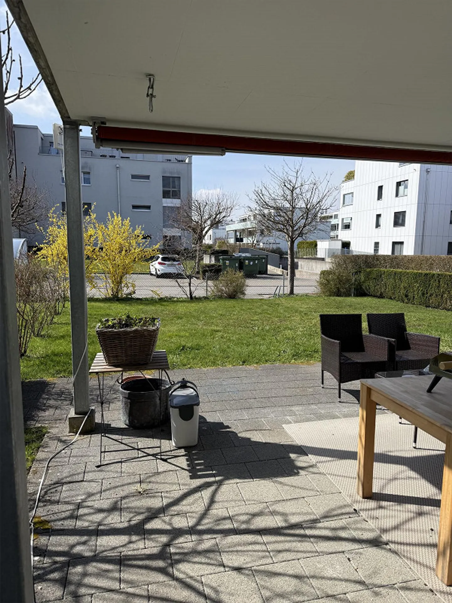 Moderno appartamento con terrazza di 3,5 stanze a Fehraltorf - Foto 1 di 8