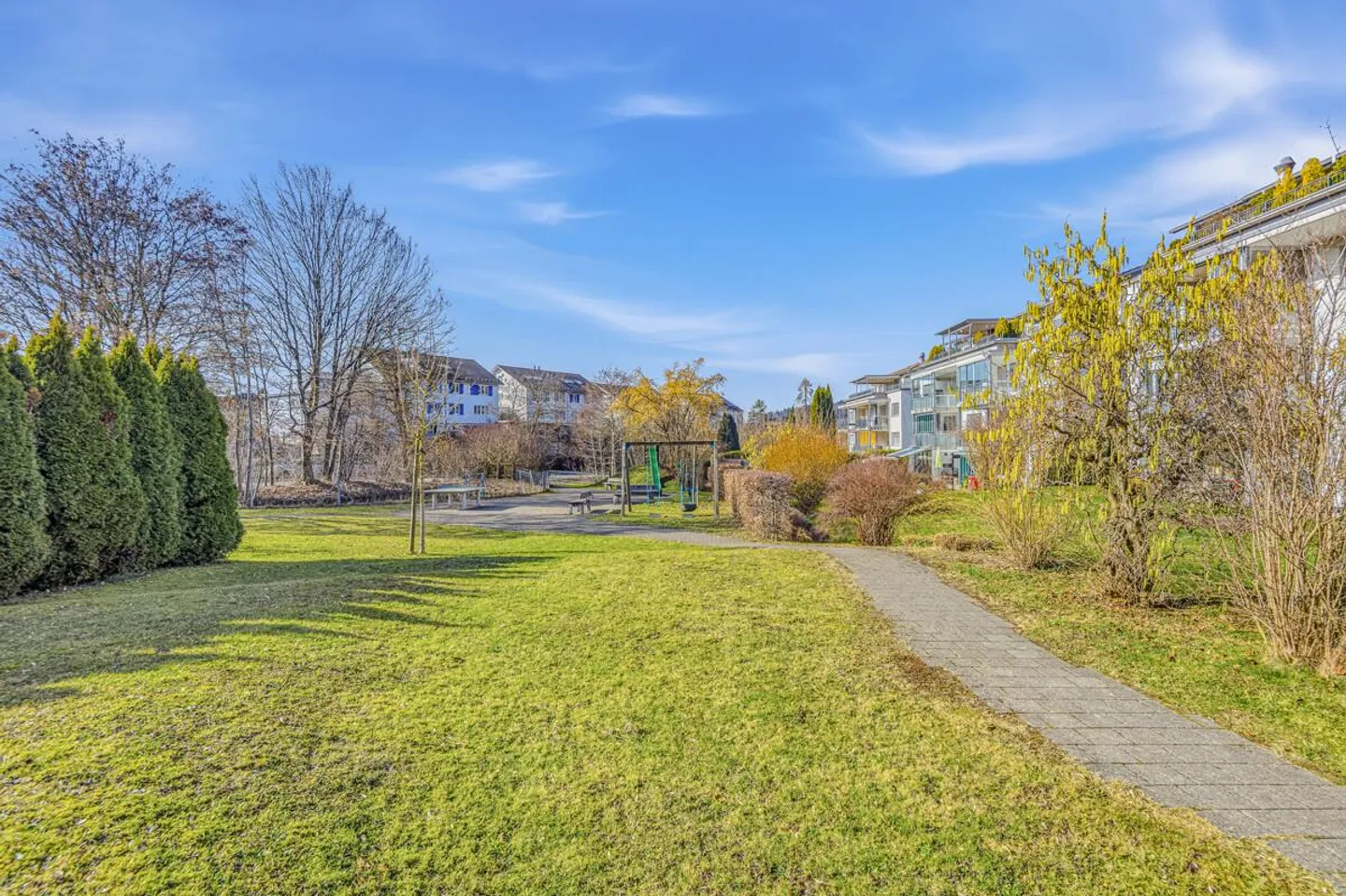 Great 5 ½ Attic Apartment with over 150 m² of Net Living Space! - Photo 19 of 20