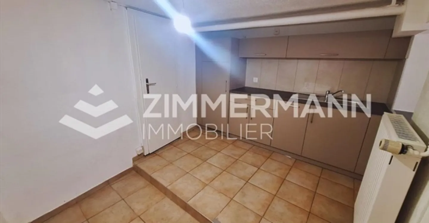 Commerce - Photo 1 of 12