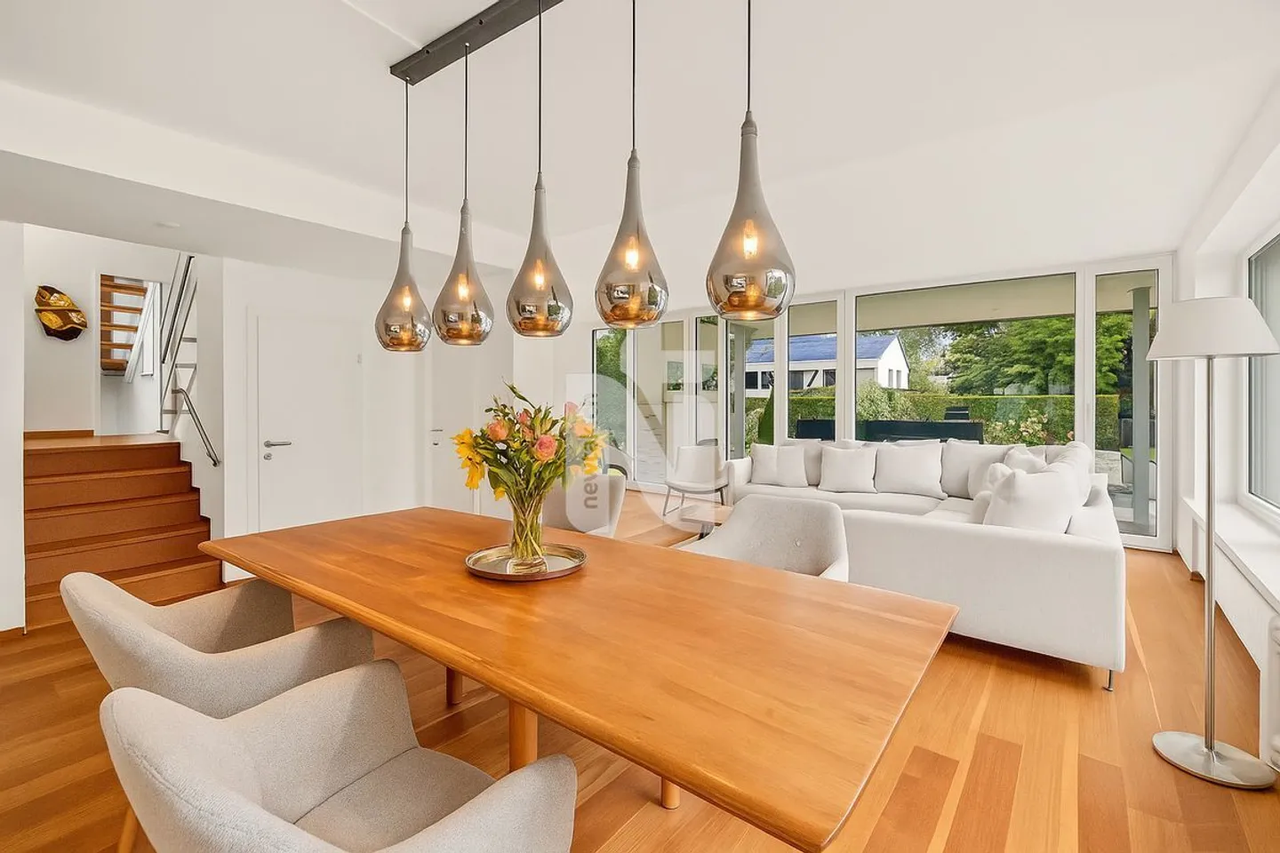 Very attractive single-family house on Bruderholz with pool, sauna, garden and plenty of privacy - Photo 4 of 12