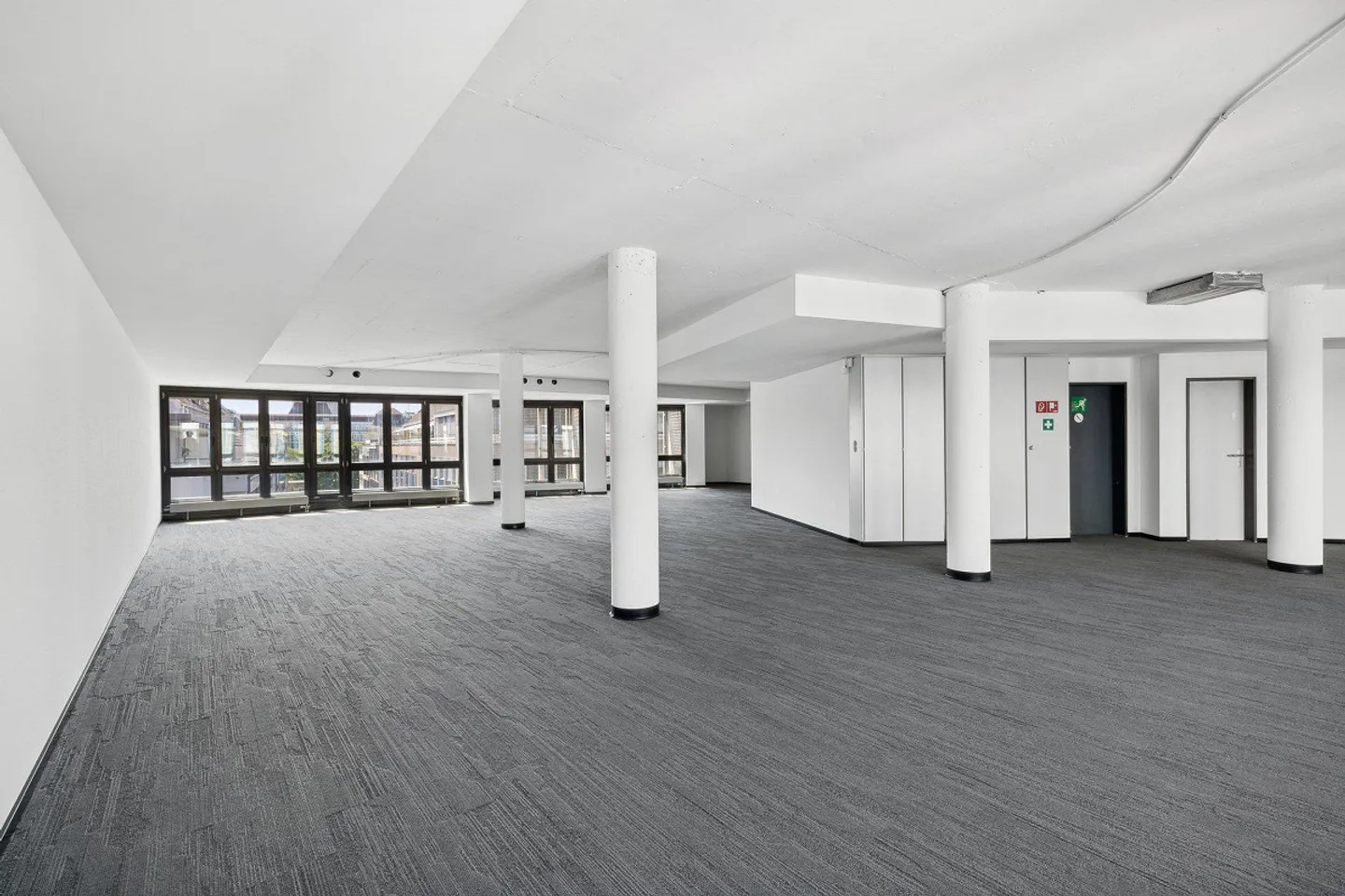 Spazio ufficio attraente in una posizione privilegiata - Disponibile immediatamente! - Foto 3 di 10