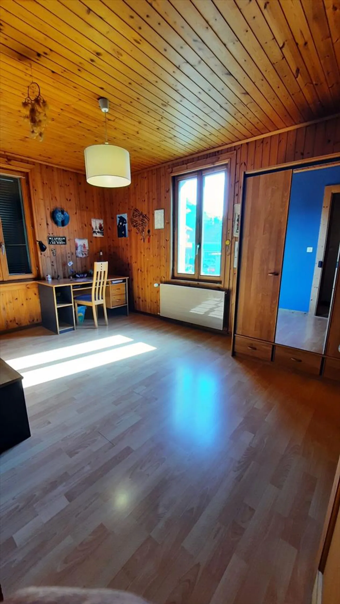 Luminoso casa di 4.5 stanze con grande fienile adiacente - Foto 10 di 13