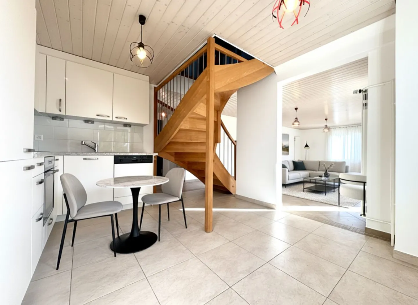 Villa indipendente ristrutturata con 3 camere da letto e ampio giardino a Bremblens - Foto 5 di 13