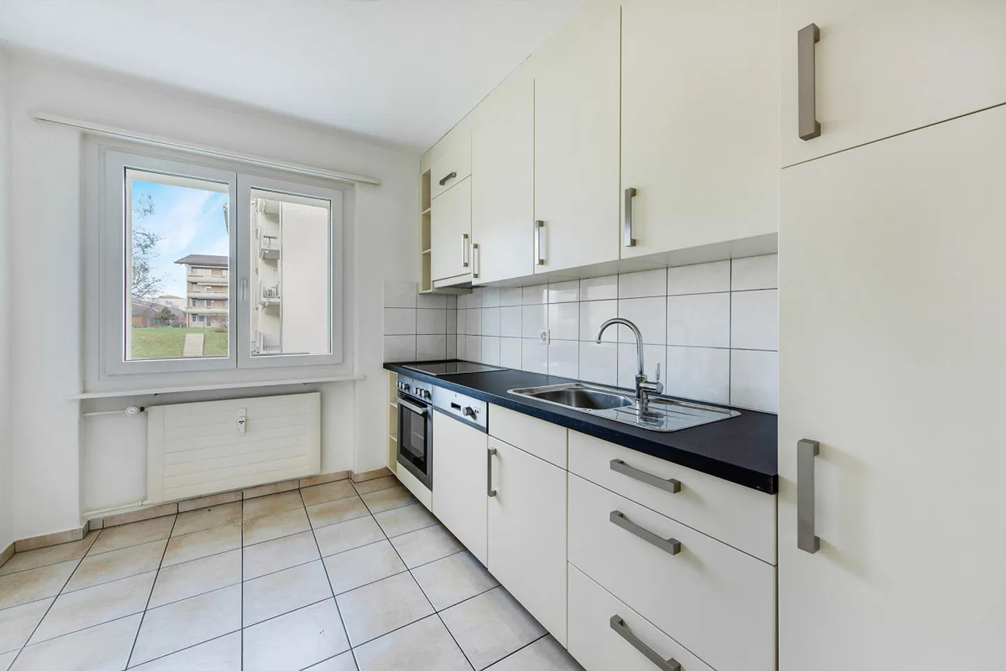 Appartement de 3,5 pièces à louer dans un endroit calme ! - Photo 2 sur 8