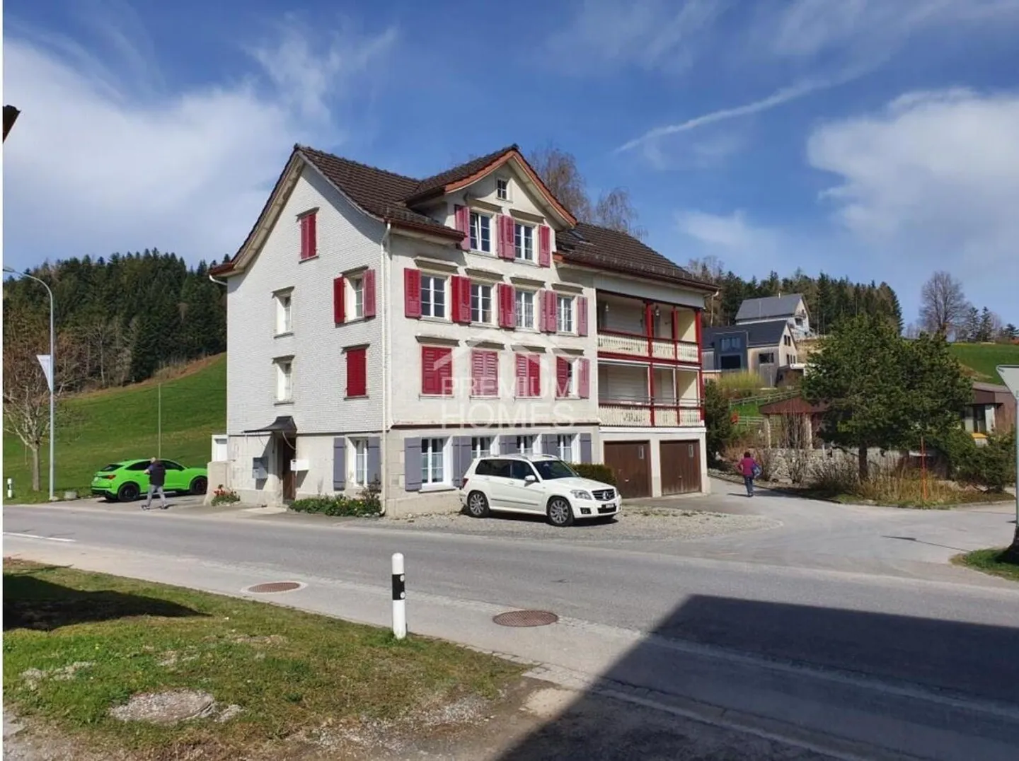 Charming Apartment with Lake View - Photo 1 of 6