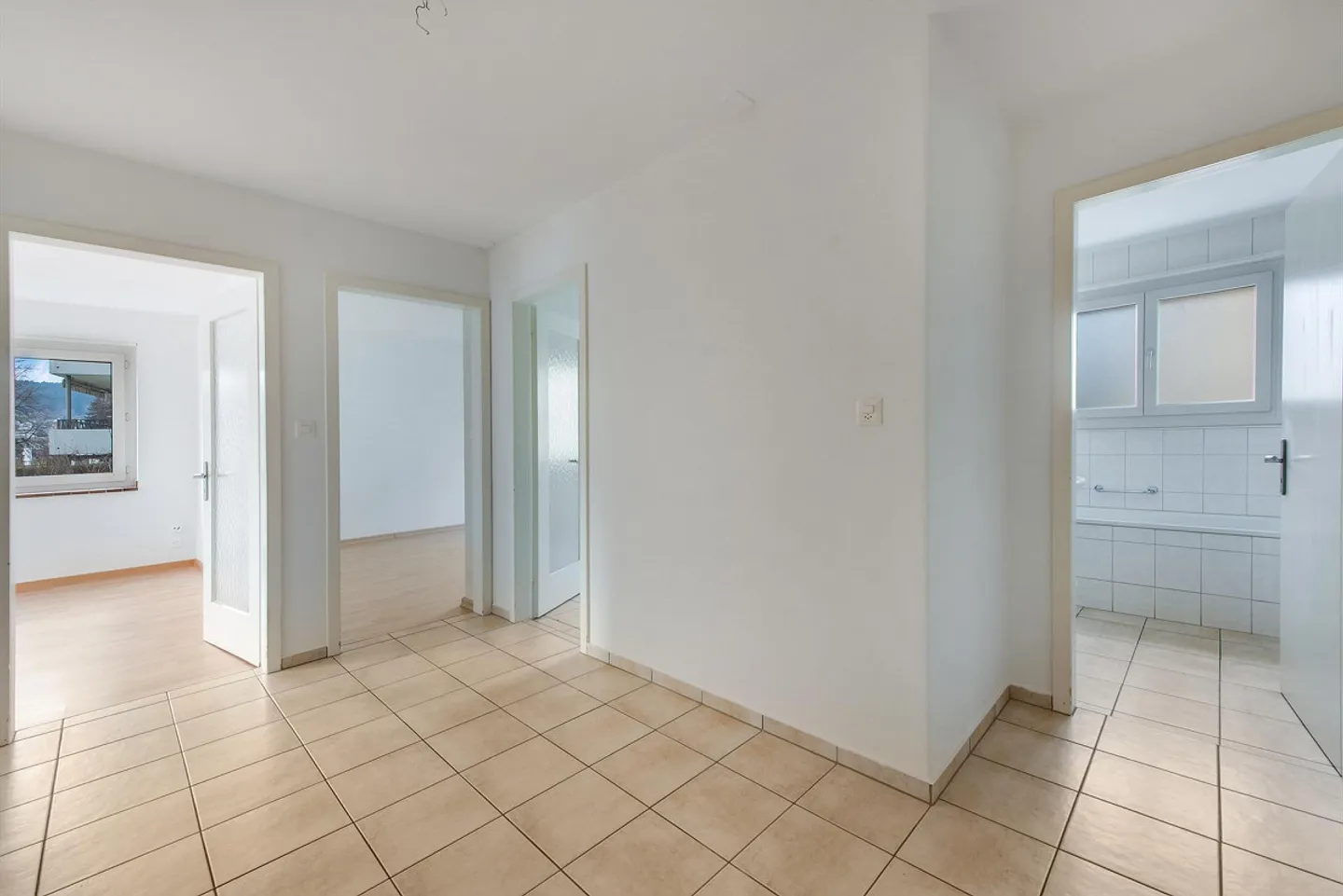 Appartement de 3,5 pièces à louer dans un endroit calme ! - Photo 6 sur 8