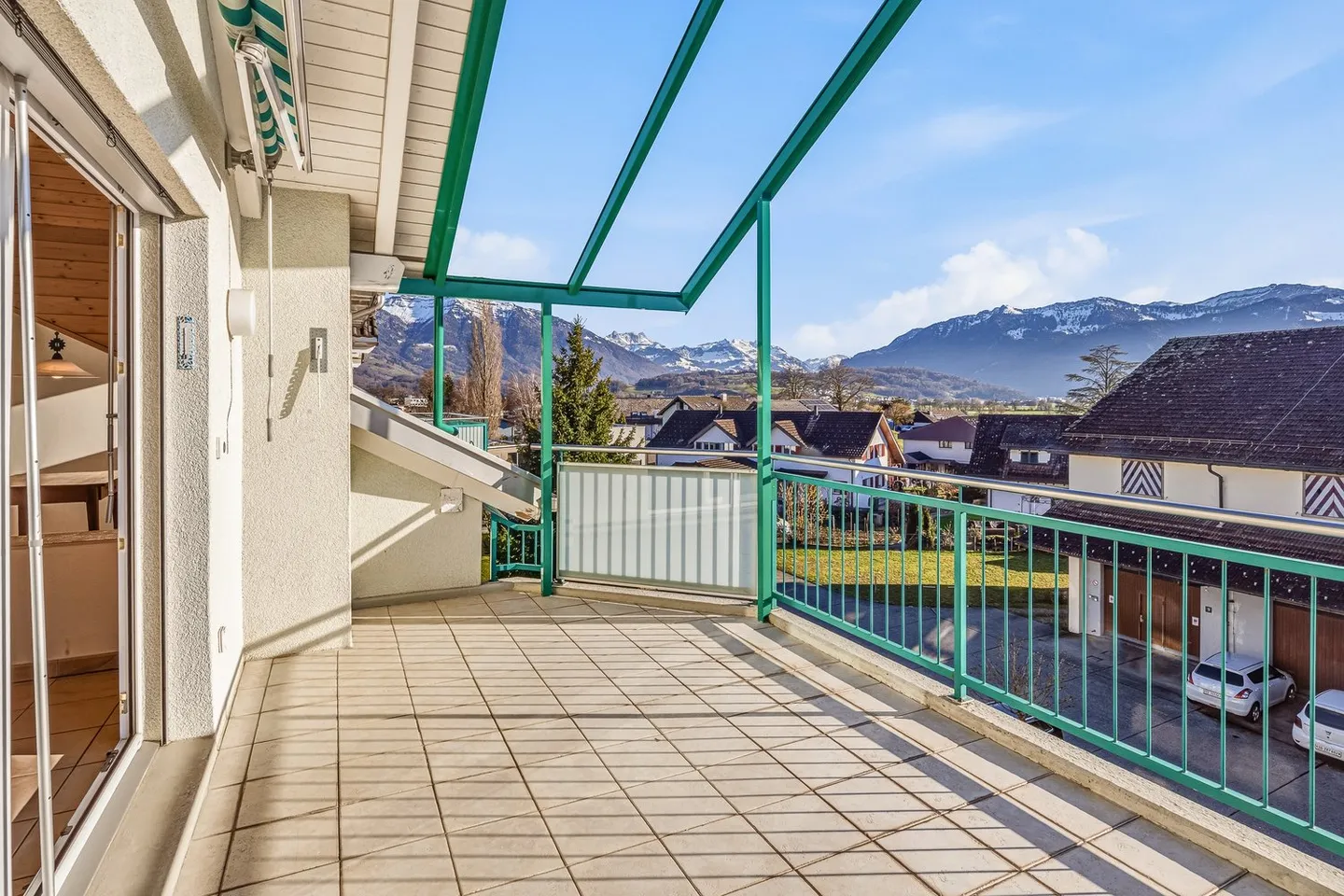 Charming 3.5-room attic apartment with fireplace in Uznach - Photo 5 of 11