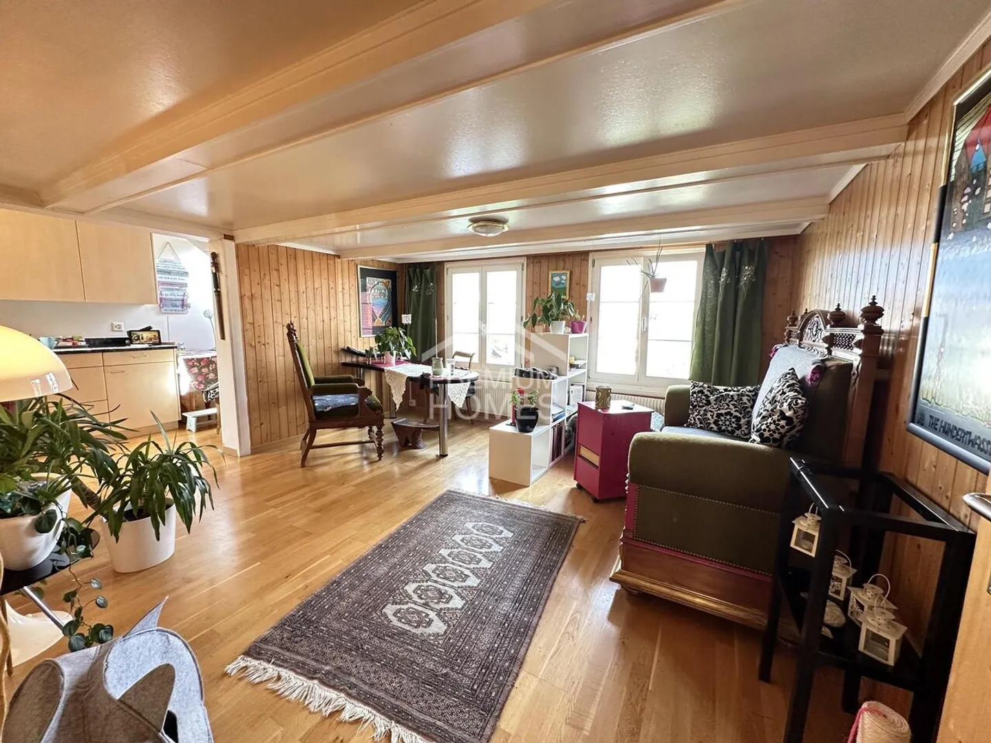 Charming Apartment with Lake View - Photo 5 of 6