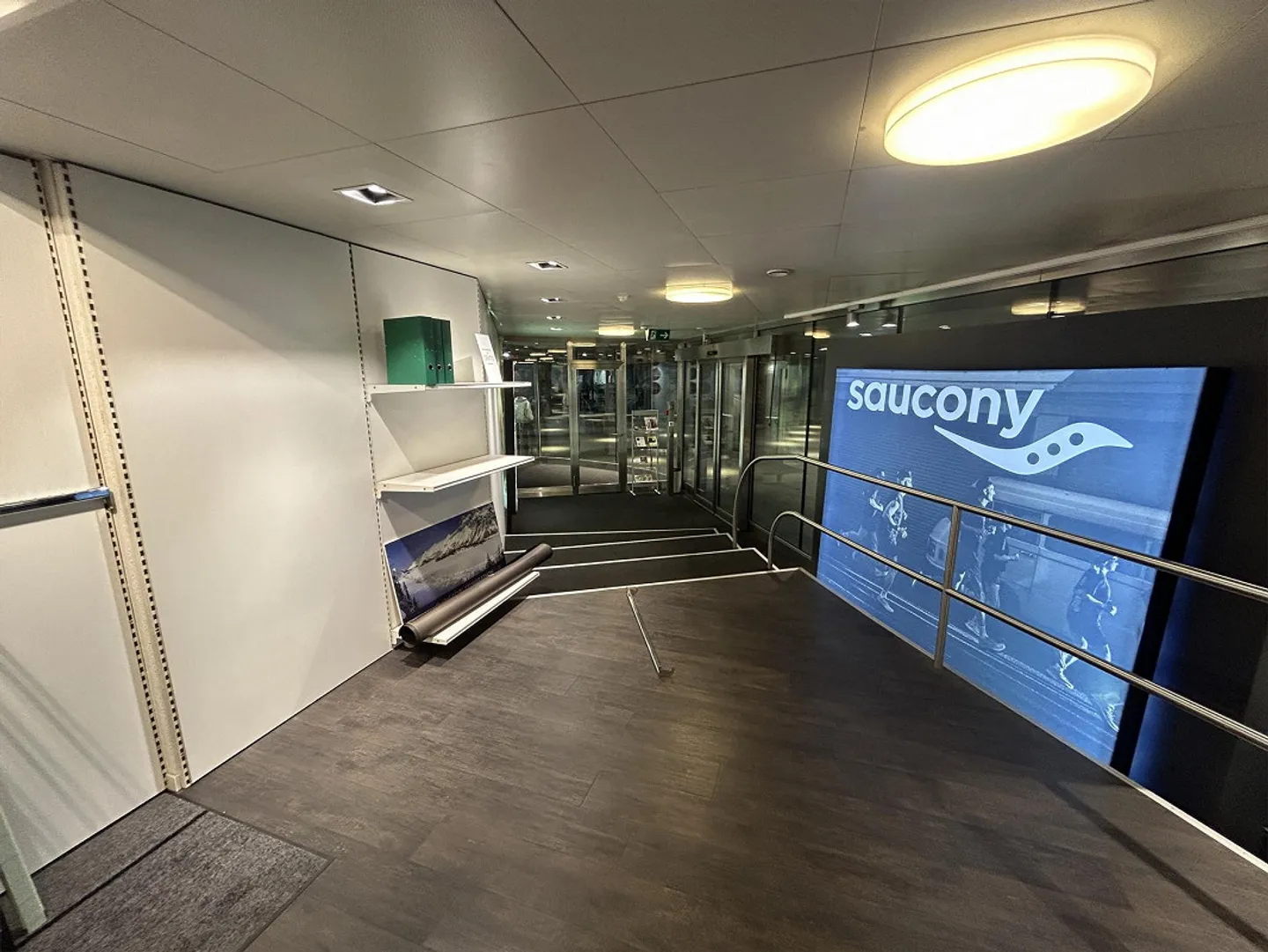 Large Sales Room at the Brühltor Passage - Photo 2 of 12