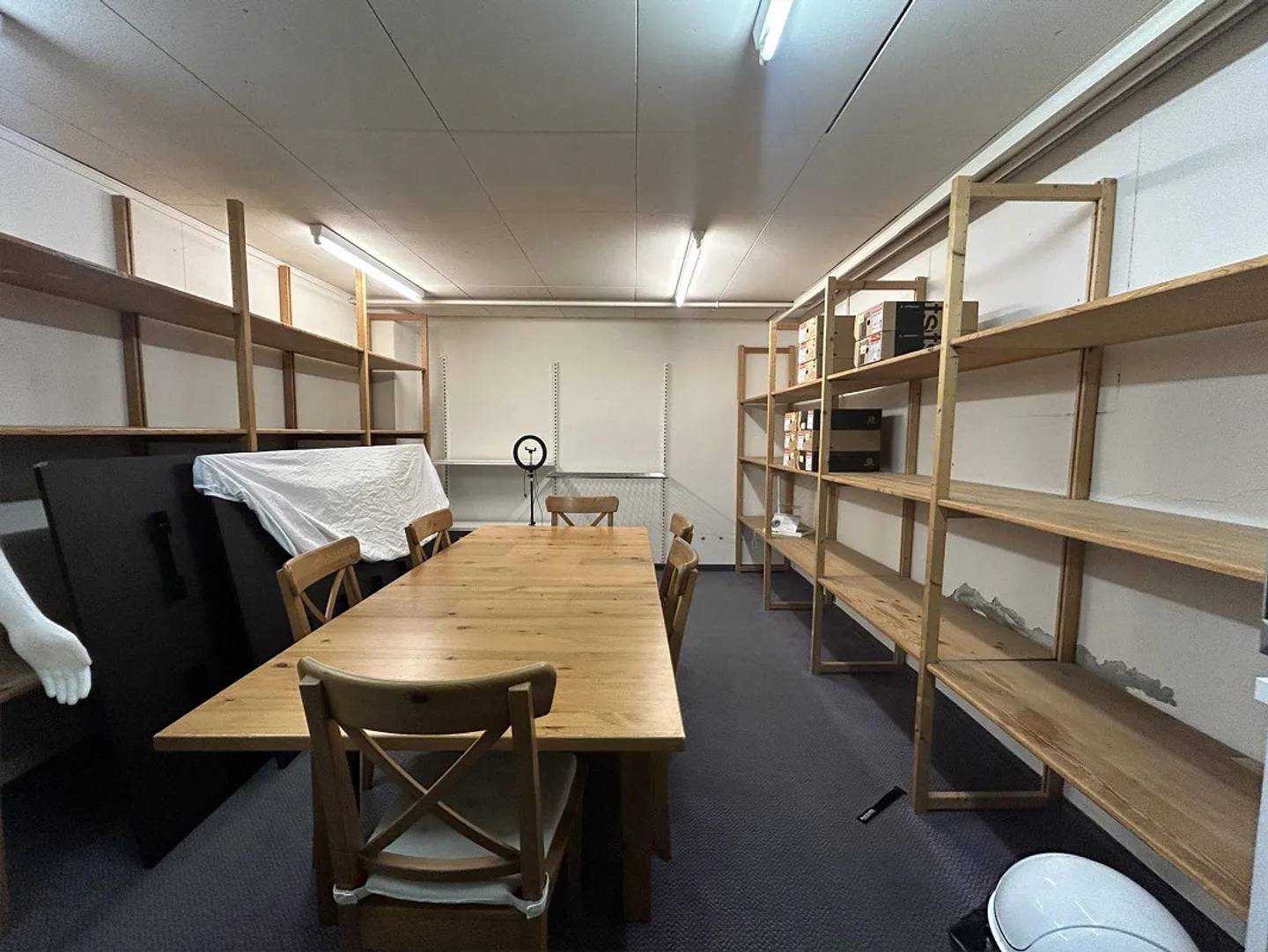 Large Sales Room at the Brühltor Passage - Photo 6 of 12