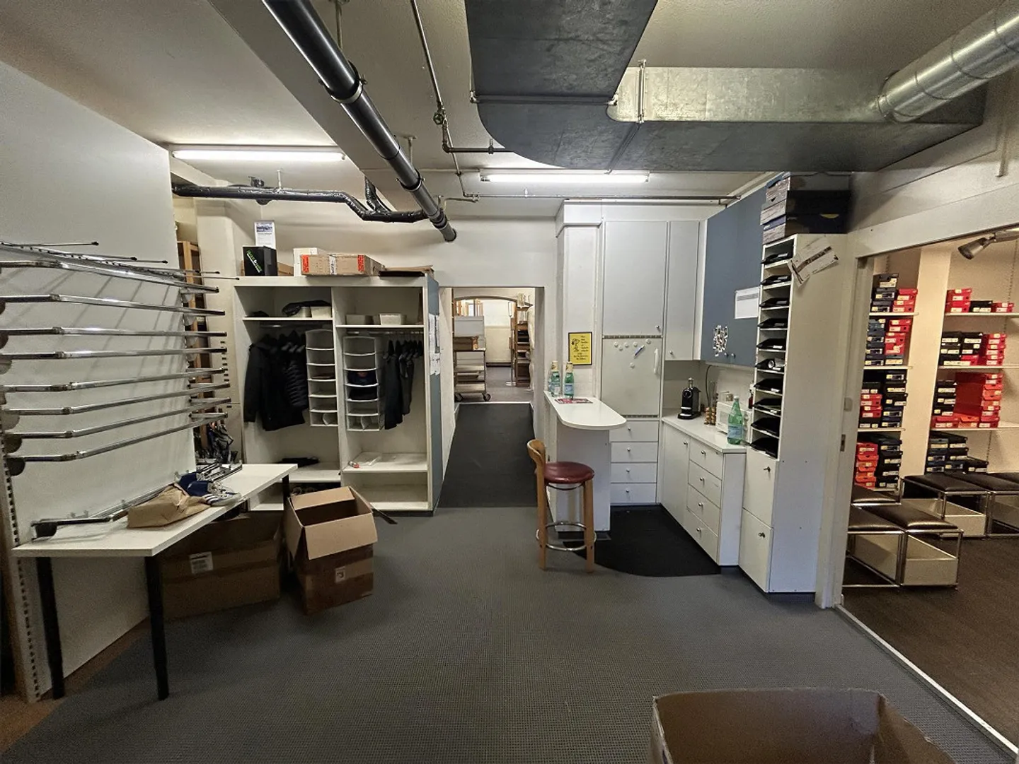 Large Sales Room at the Brühltor Passage - Photo 7 of 12