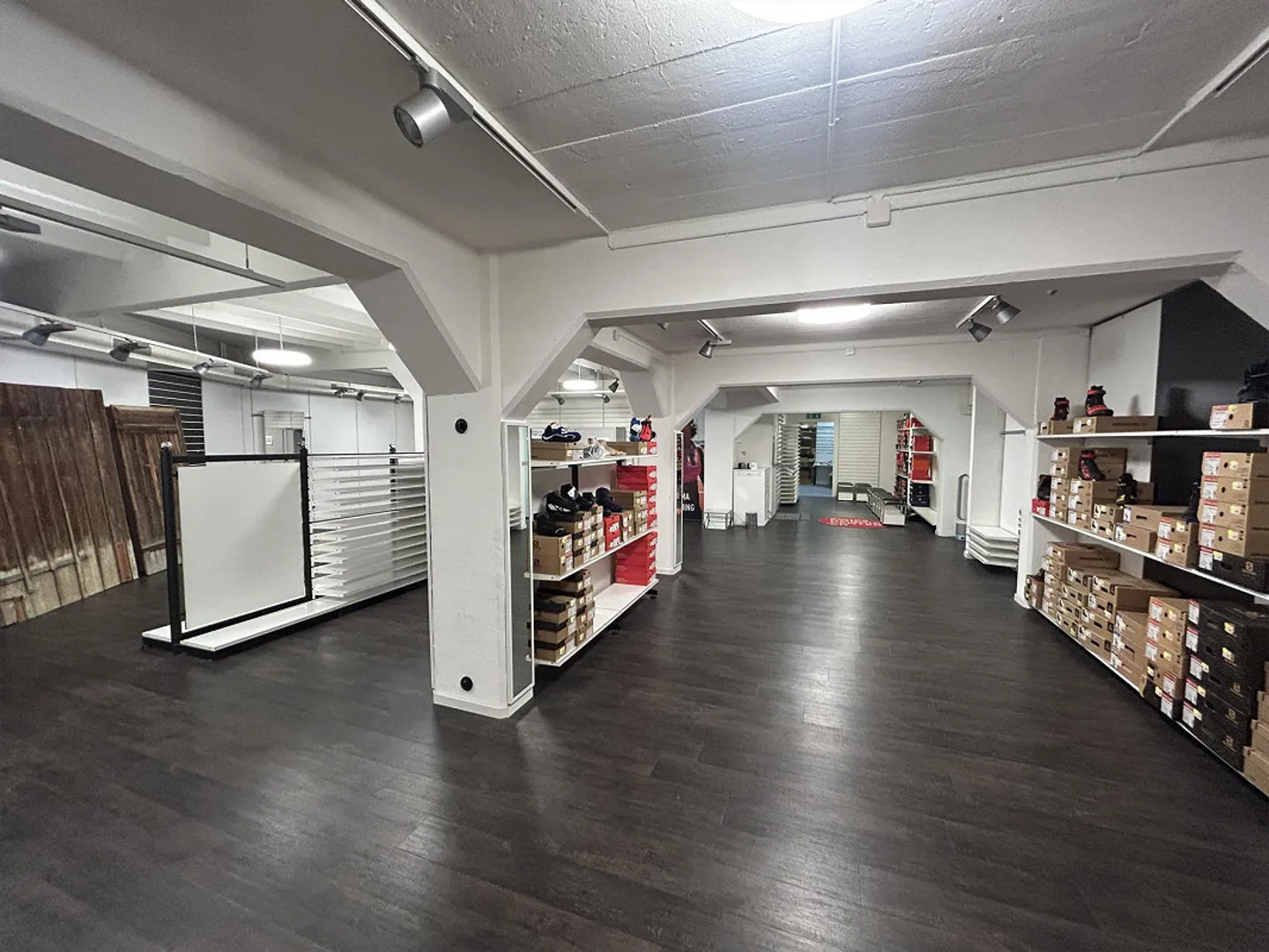 Large Sales Room at the Brühltor Passage - Photo 3 of 12