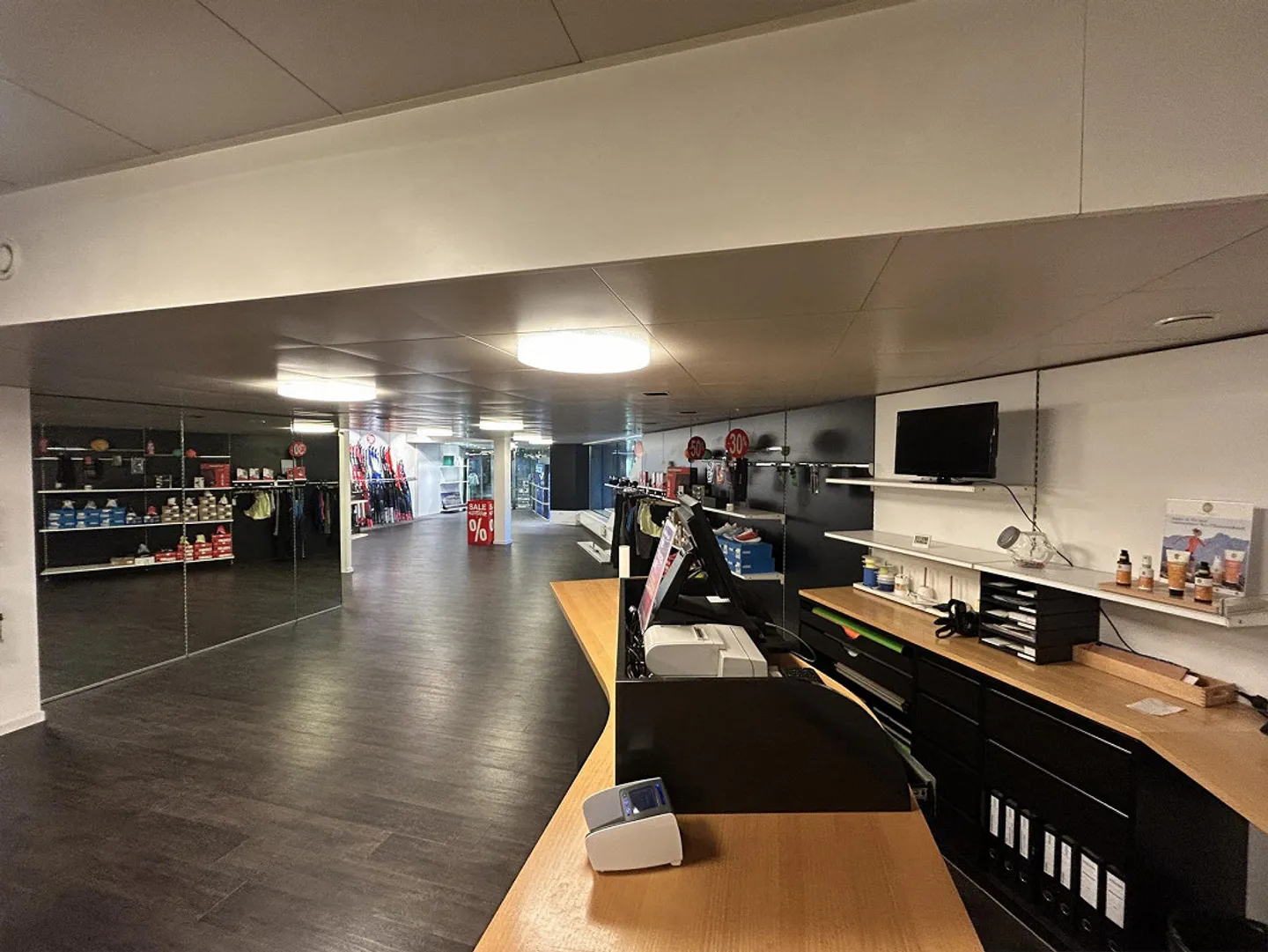 Large Sales Room at the Brühltor Passage - Photo 4 of 12