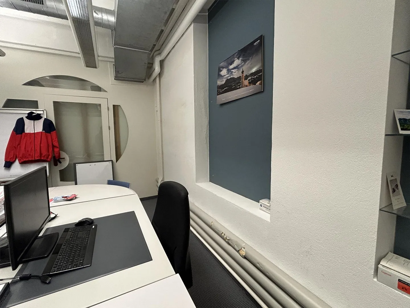 Large Sales Room at the Brühltor Passage - Photo 8 of 12