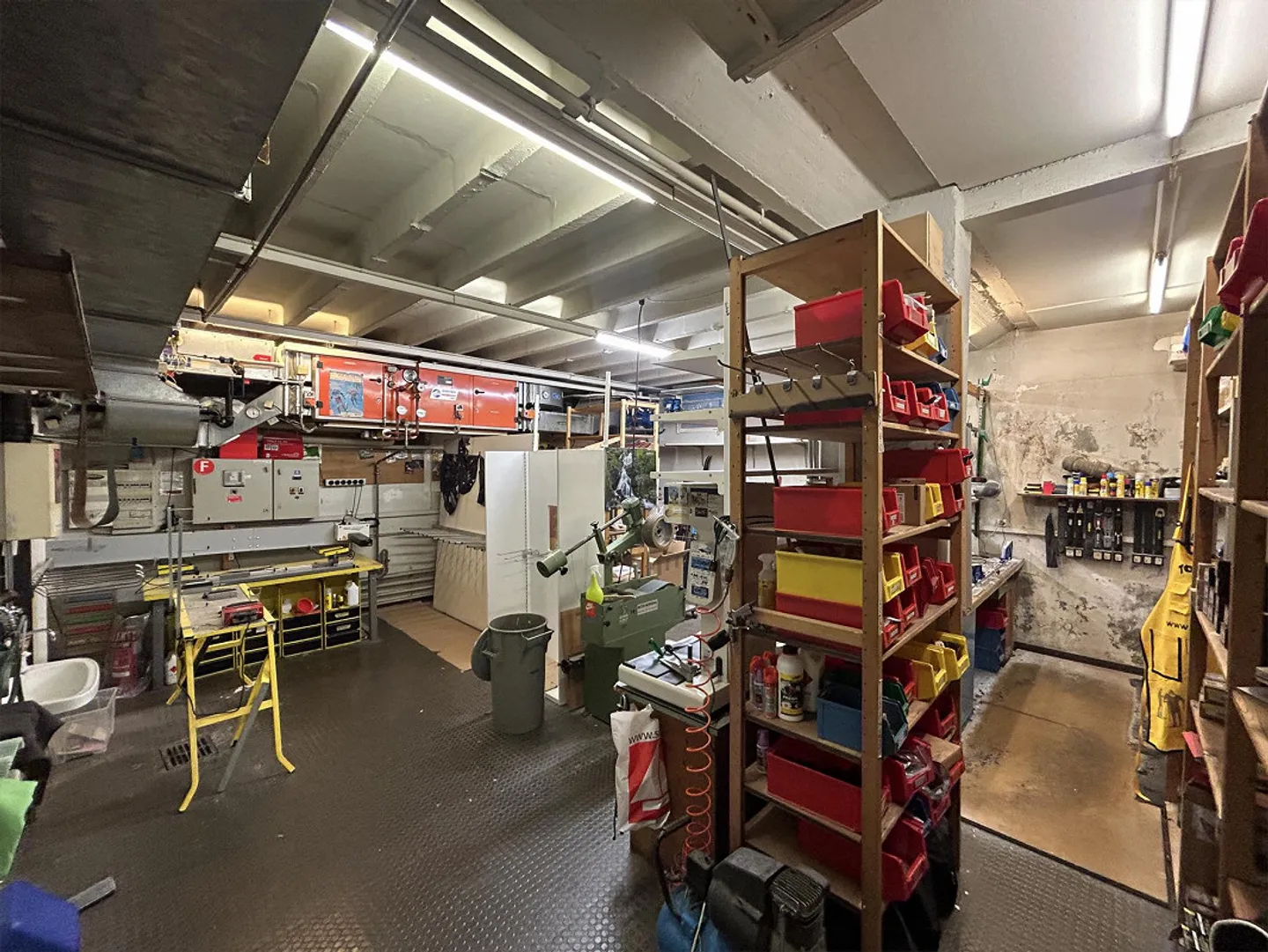 Large Sales Room at the Brühltor Passage - Photo 9 of 12