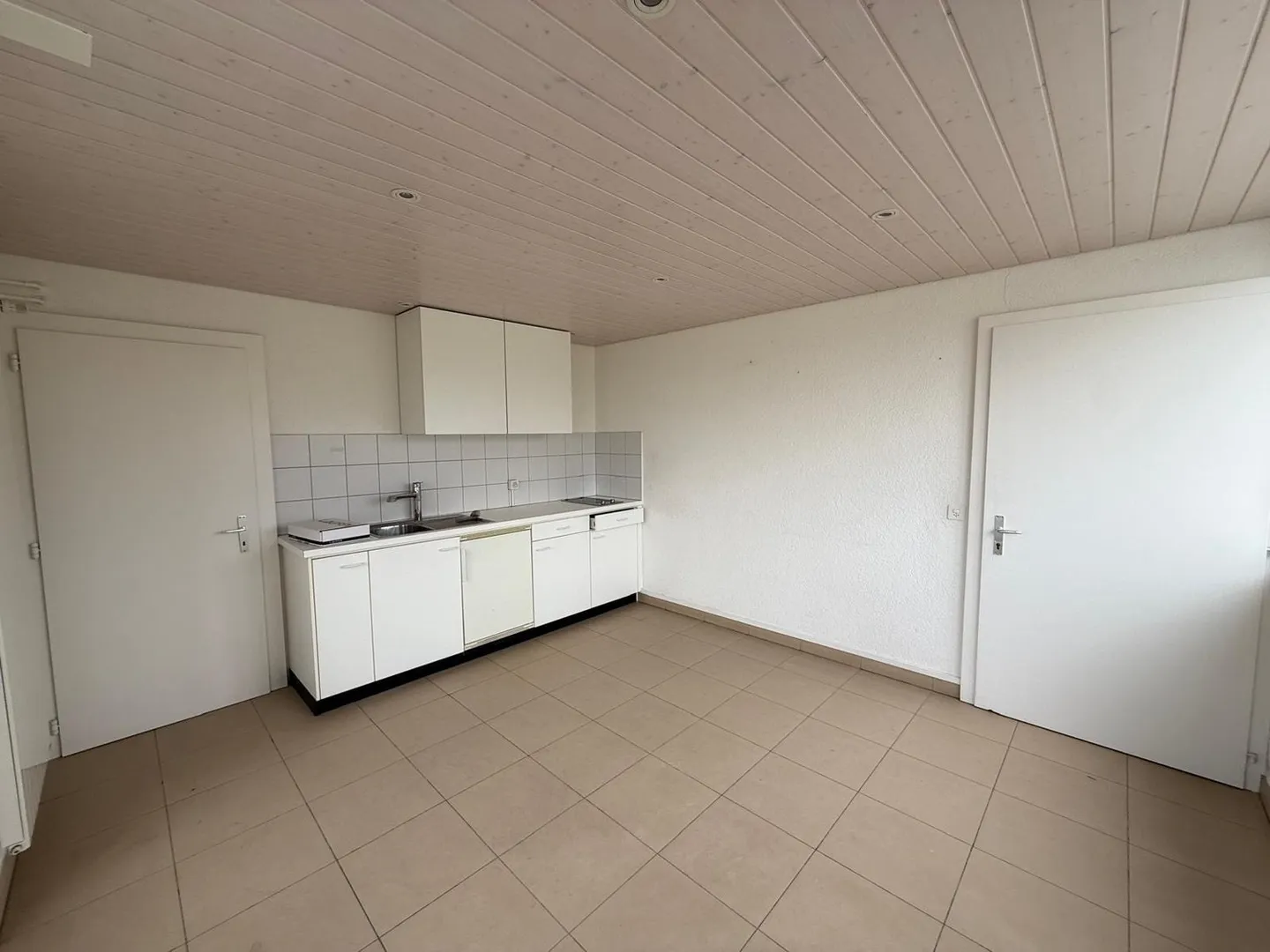 Vielseitige Industriehalle - Foto 7 von 8